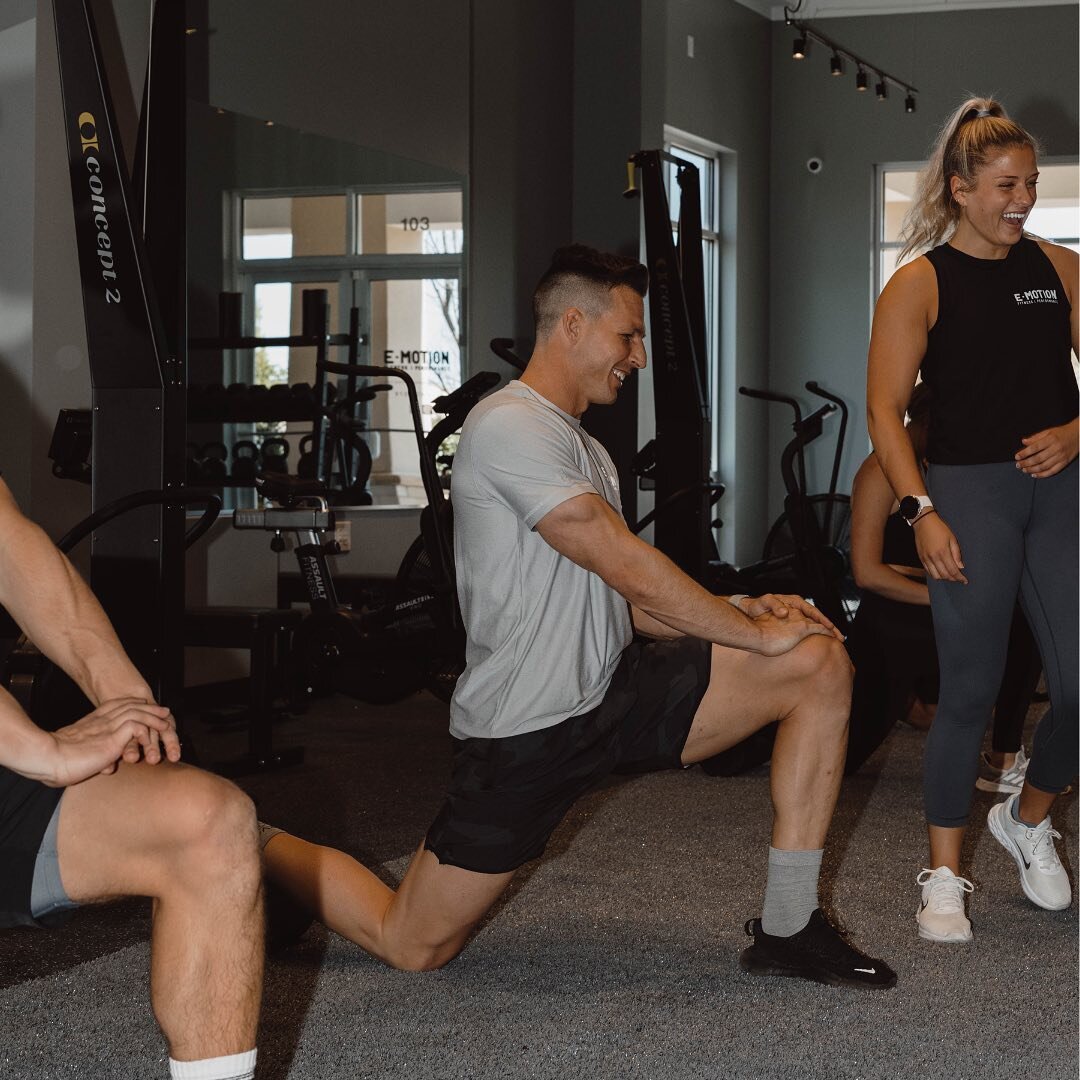 So what do you guys do at E&bull;motion fitness?? As coaches, we are always getting this question. 

In the simplest way, E&bull;motion was created to be a home for fitness, family, and fun where you can always expect a full body workout. 

1️⃣ Each 