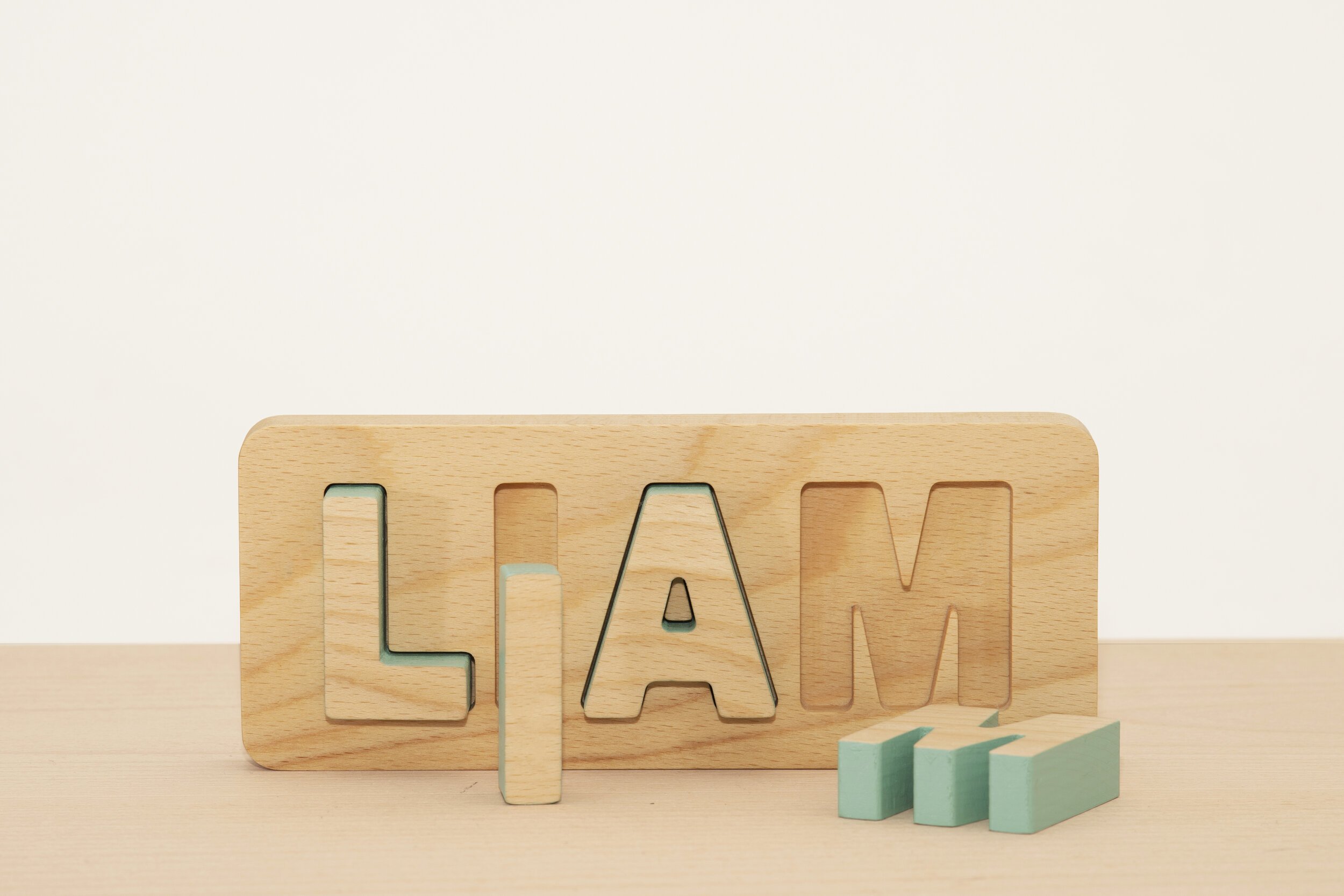 Personalised personalized name puzzle personalizirana puzla puzle lesena wooden toy igrača kolesa wheels montessori sustainable igrače little pine toys