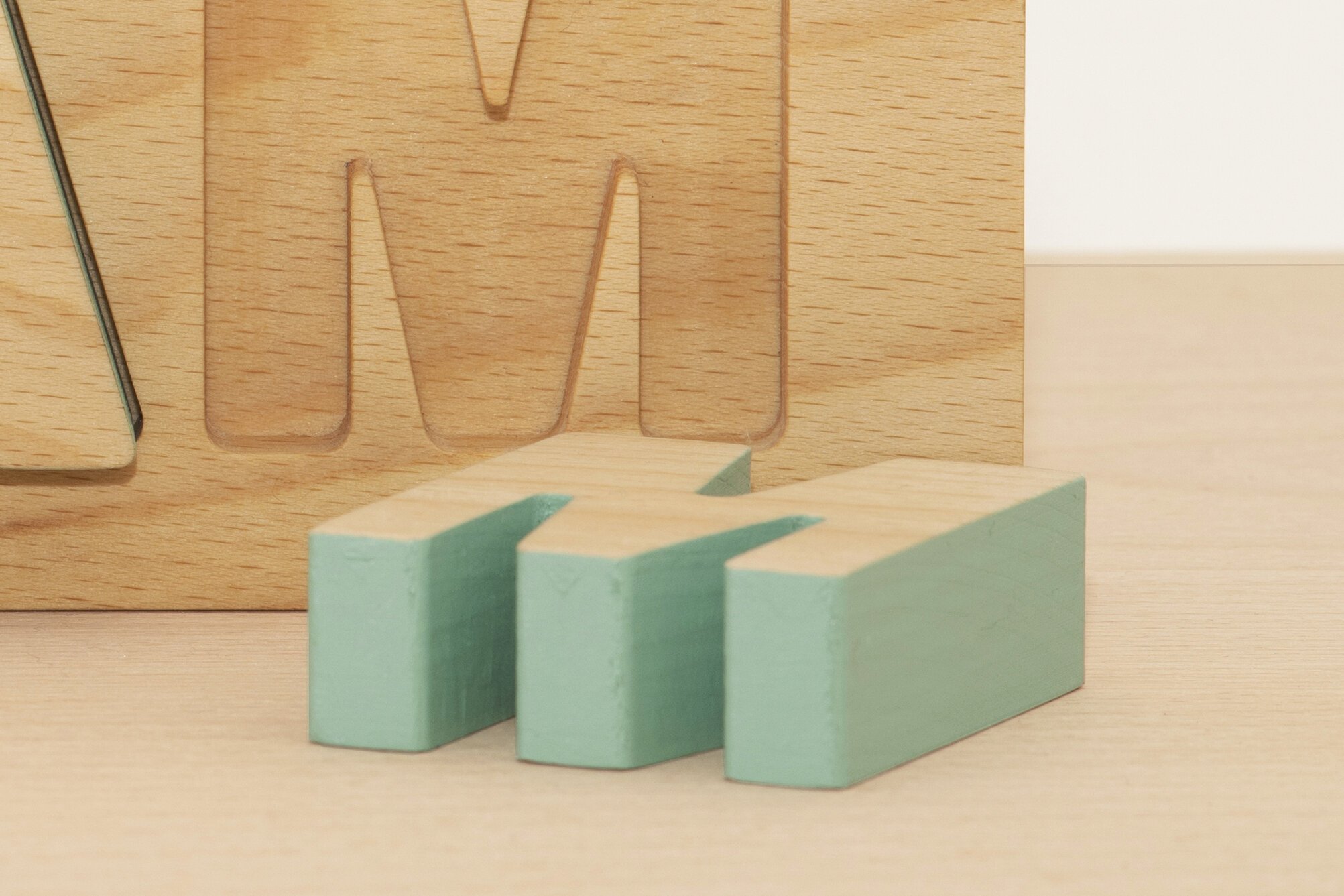 Personalised personalized name puzzle personalizirana puzla puzle lesena wooden toy igrača kolesa wheels montessori sustainable igrače little pine toys