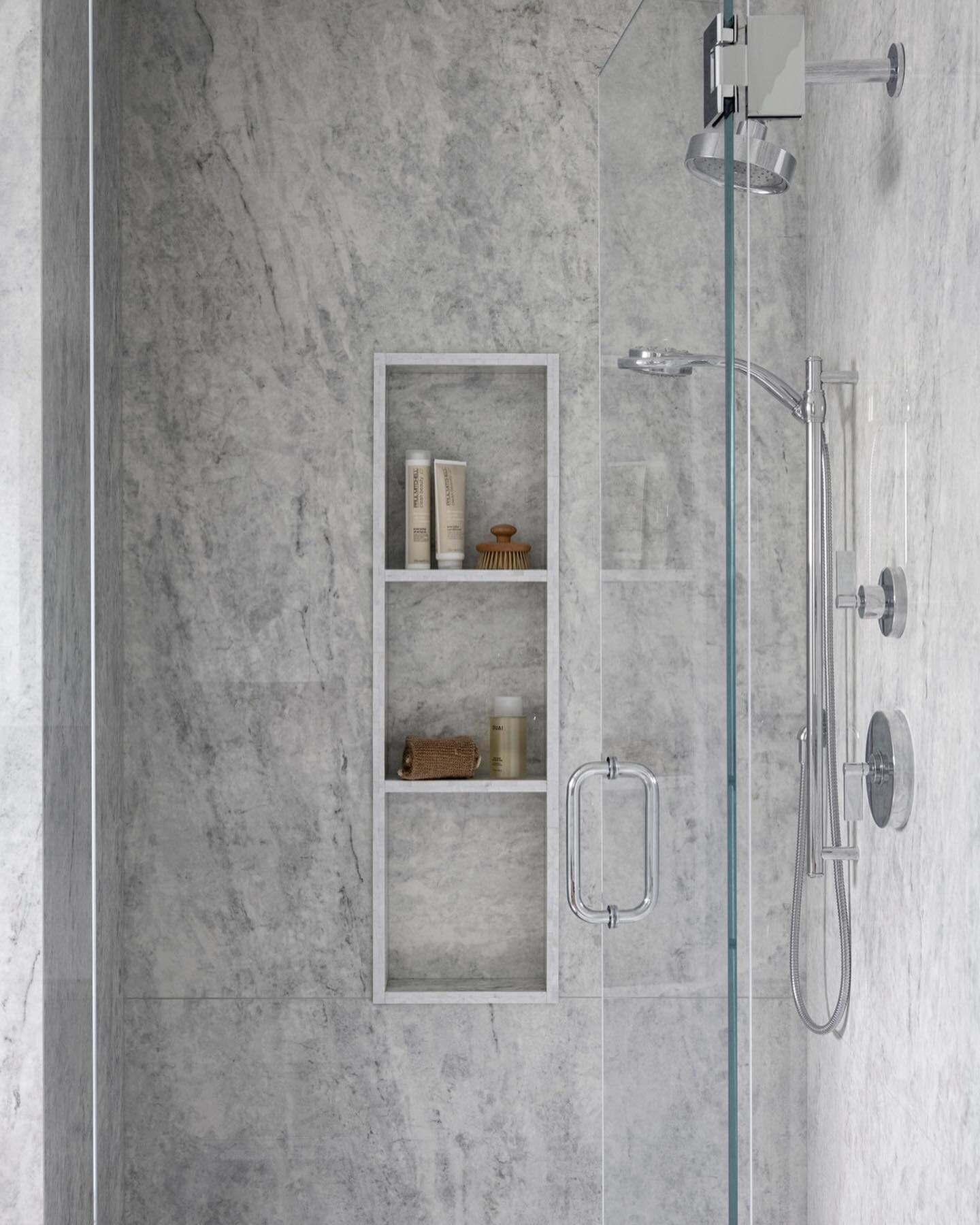For many of our clients, a shower niche is a MUST. We couldn't agree more. Ease of use is a constant factor in all that we create because your home should be designed to support you.
⠀⠀⠀⠀⠀⠀⠀⠀⠀
Design @vela.creative // Photo @homecomingphotography // 