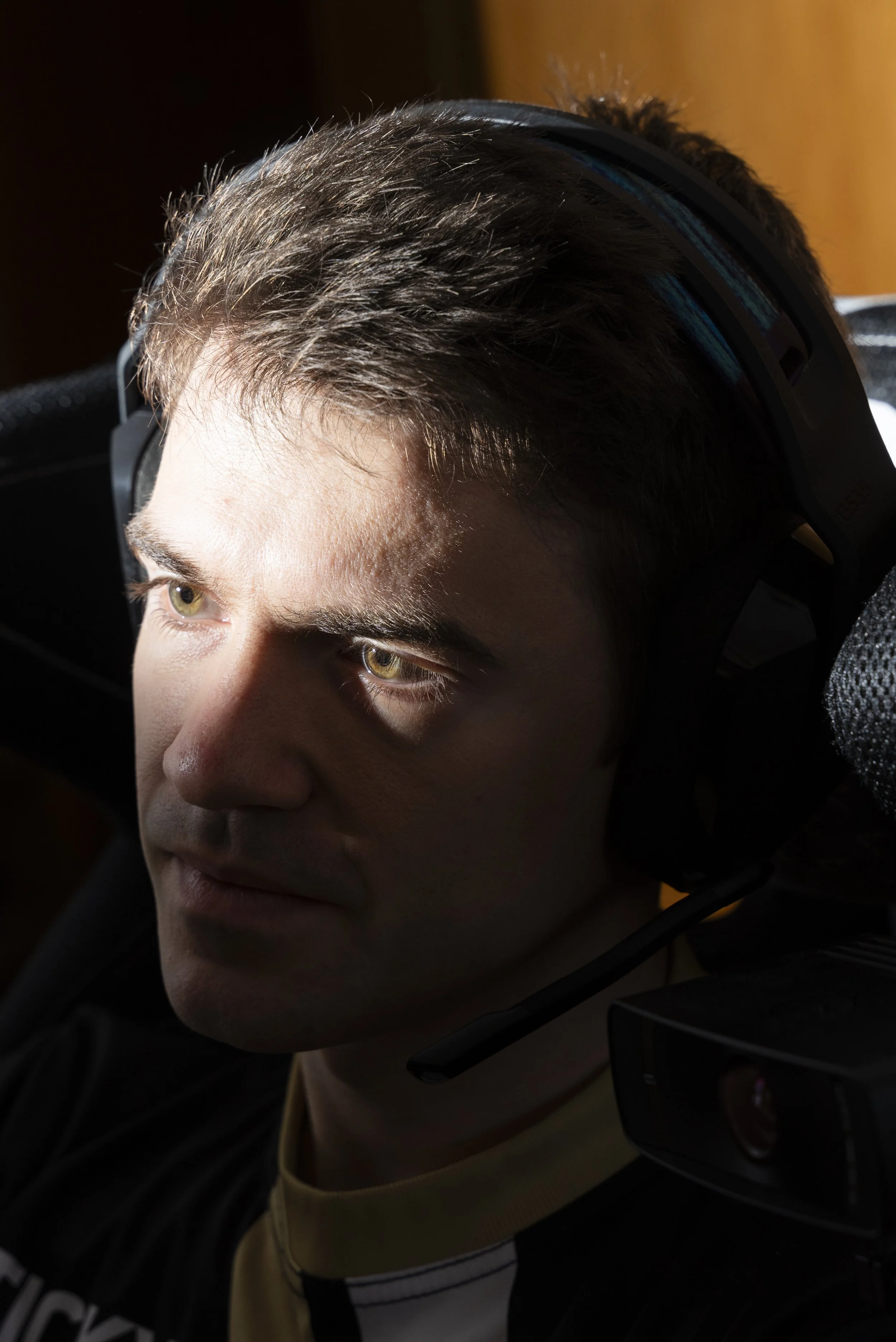 Jernej Simončič, professional esports driver, for Dnevnik.