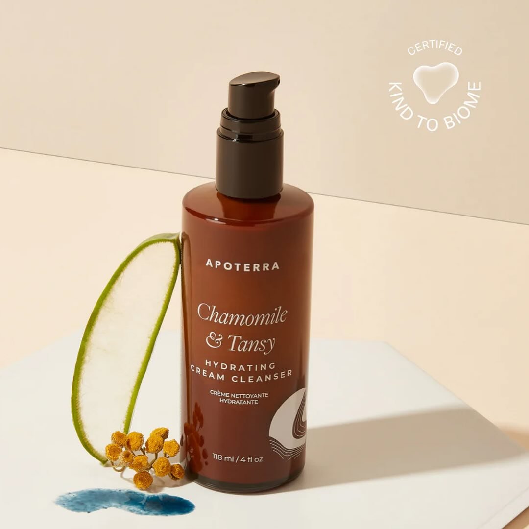 🌟 NEW CLEANSER ALERT 🌟

Introducing the Chamomile and Tansy Hydrating Cream Cleanser @apoterra just in time for fall 🍂 

This non-foaming cream cleanser hydrates, soothes and supports the skin barrier. Made from a base of organic chamomile tea to 