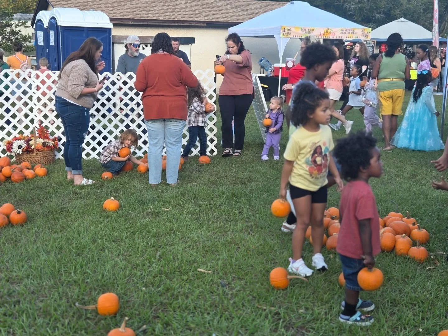 🎉 What an incredible night! 🎉
Our Fall Festival was amazing — over 1,000 people came out to enjoy food, games, music, and community! 🍁🙌
We’re so grateful for every family who showed up and made it such a fun night. And a HUGE thank y
