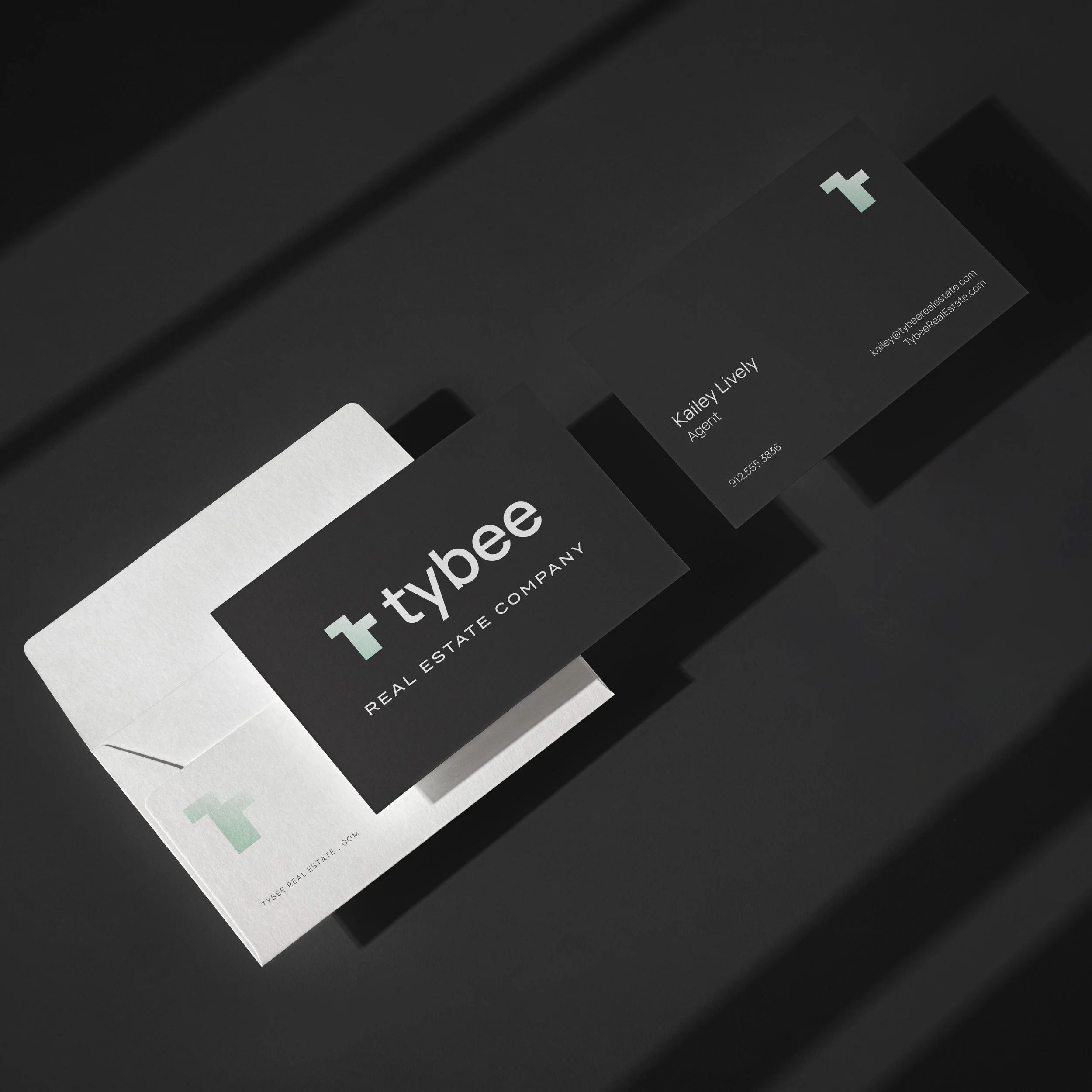 Branding_Corporate-BusinessCard-2_Mockup.jpg