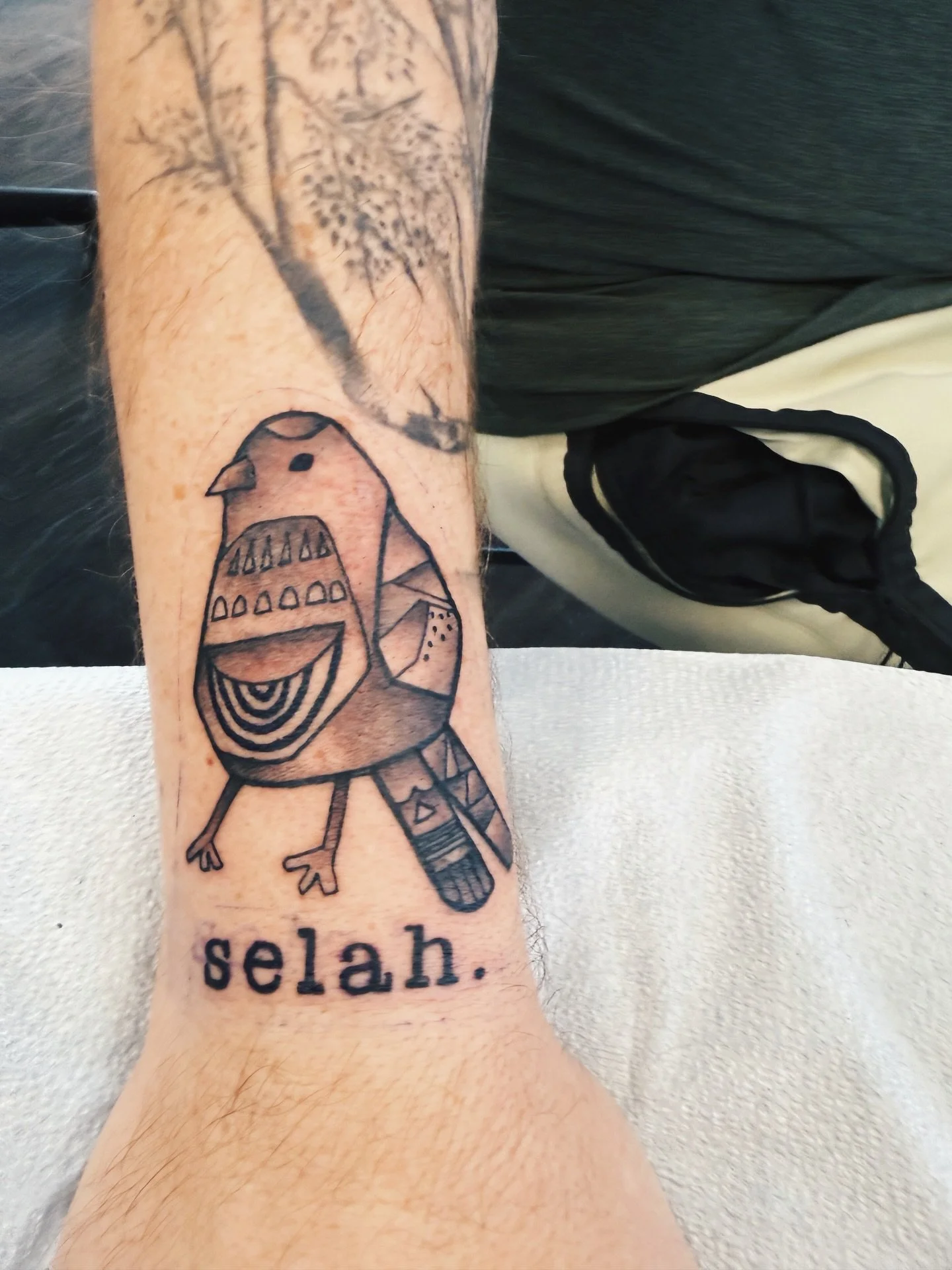 His wife drew the linework of the bird and I shaded it in all fun for him. 🐤🪽