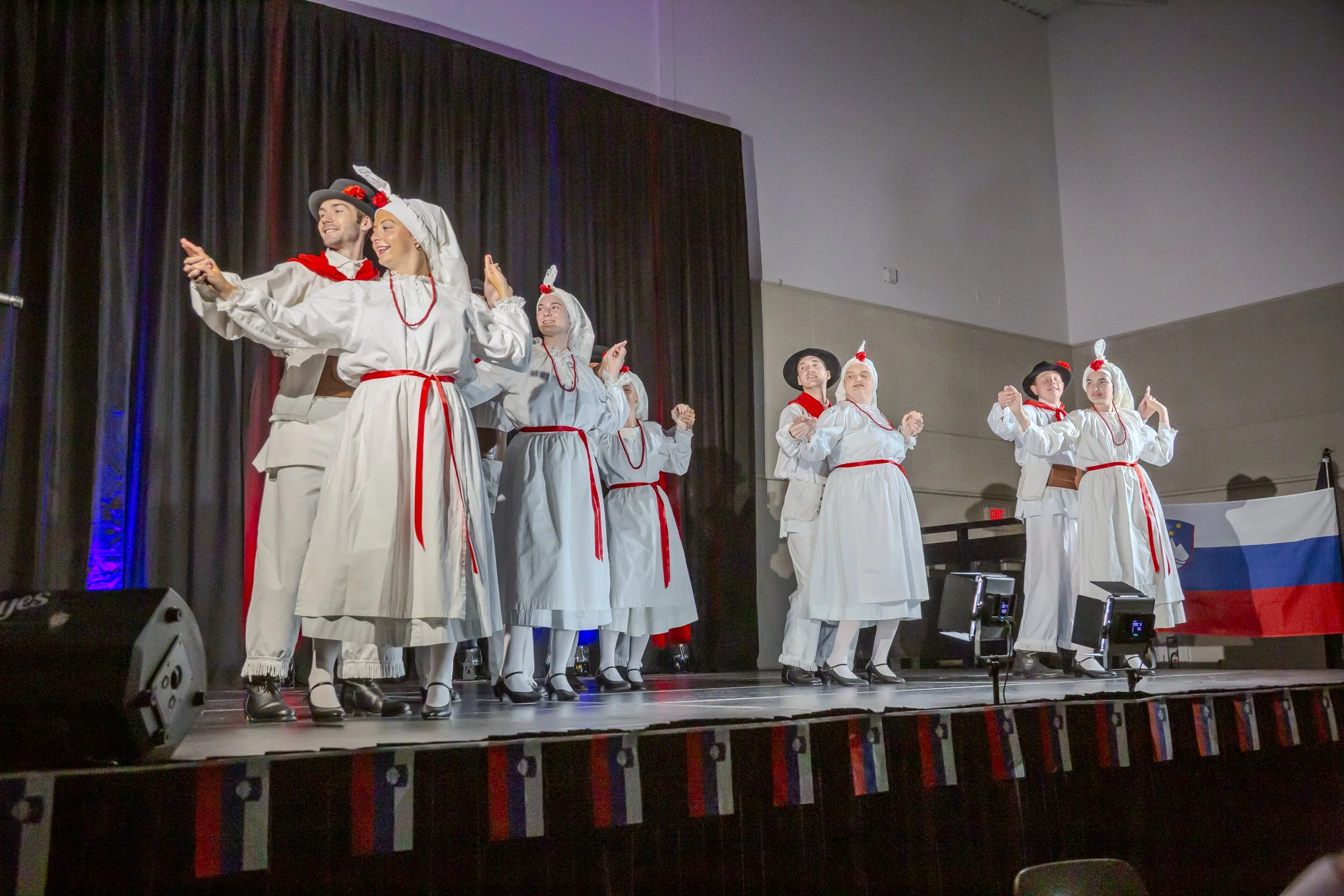 630pm_Show_Part2_ExitSingers_Large_167.JPG