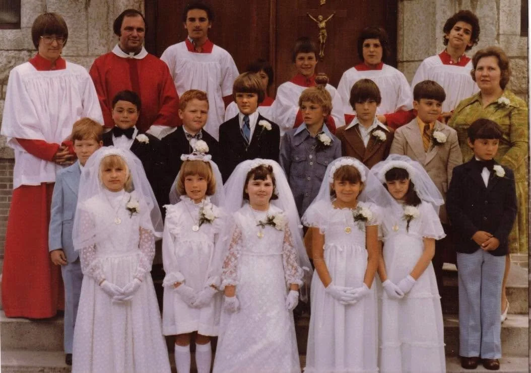Throwback Friday!!🇸🇮

Oops a day late! Here&rsquo;s another throwback for all of you! This is a photo of a first communion class from the past. Comment if you recognize anyone!