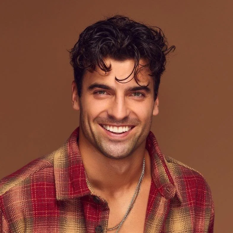 Kai je gor! 🇸🇮💃✨

Slovenia is shining on the world stage thanks to Jan Ravnik a world class dancer from Bohinj, Slovenia. Jan is currently captivating audiences on Dancing With the Stars, where he brings precision, power, and unmistakable star pre