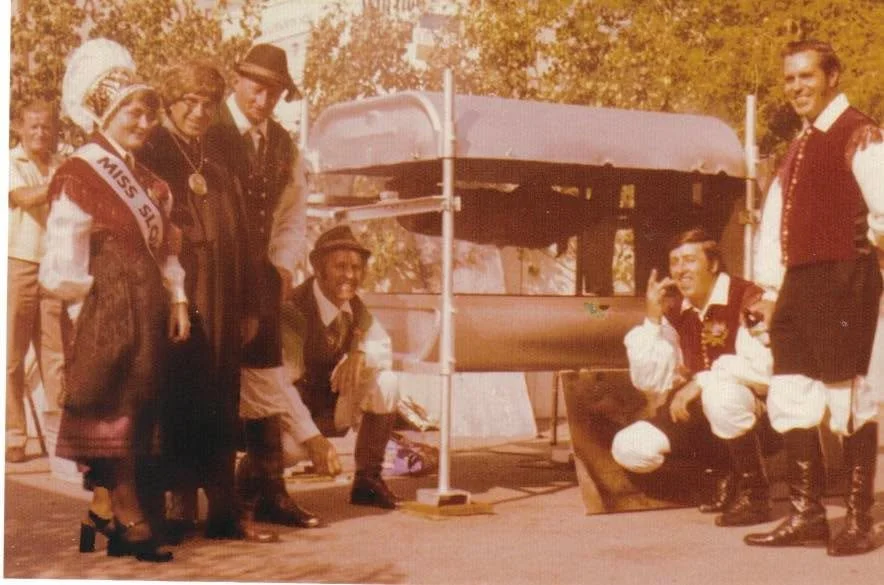 Throwback Thursday!!!🇸🇮

Nothing beats a fresh pig off the spit!

Comment if you recognize anyone in this photo!