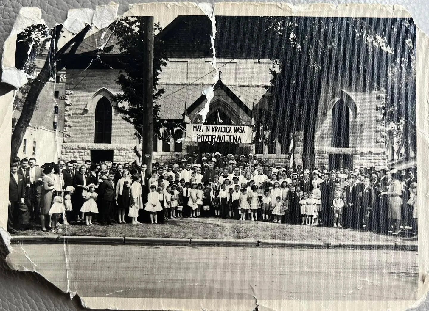 THROWWWWBACKKKKK🇸🇮🇸🇮🇸🇮

This is a throwback to one of the first photos of our community when Slovenians first immigrated to Winnipeg Manitoba. This photo is taken in front of the Lady of Lourdes Church at 95 MacDonald avenue, which is the same 
