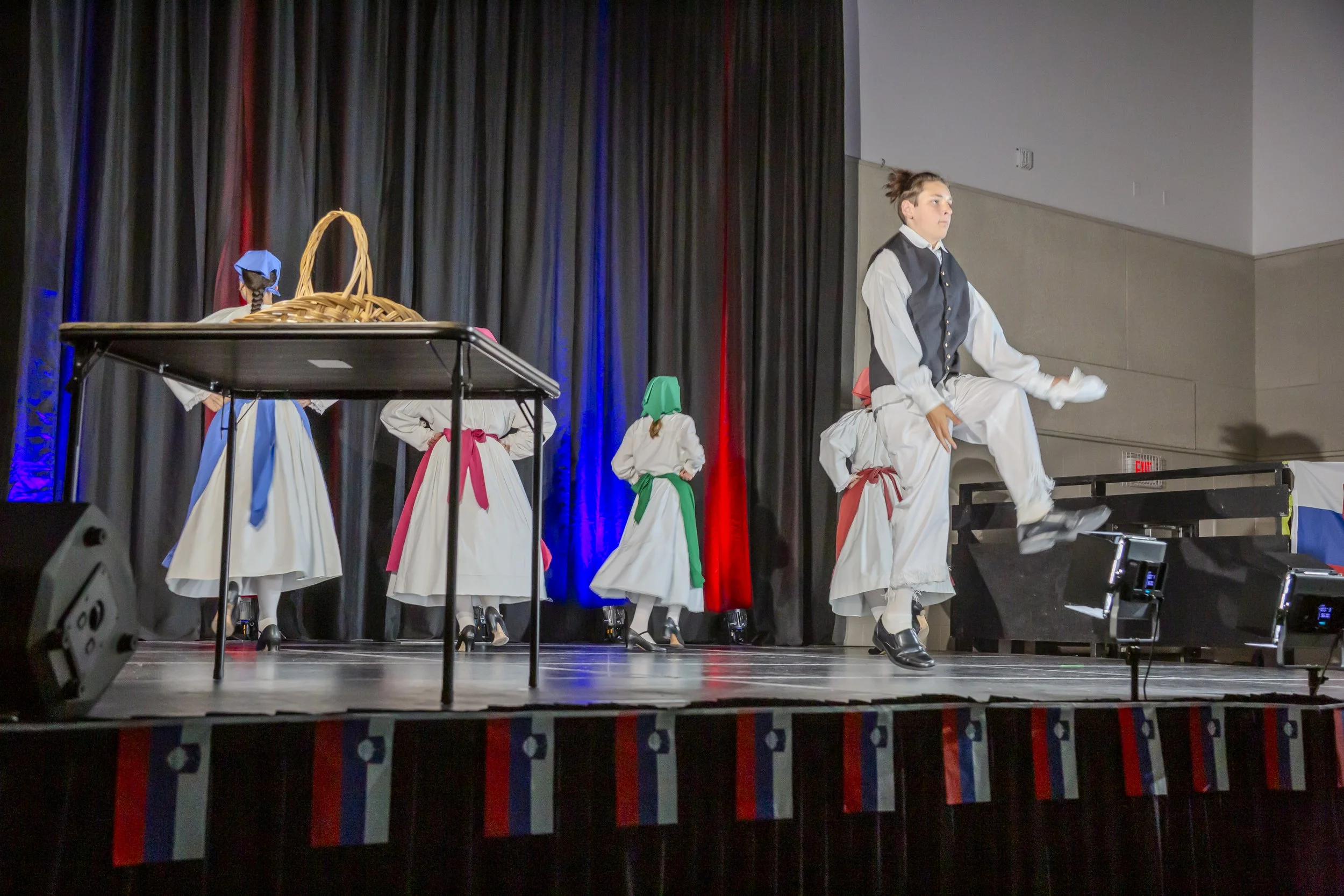 630pm_Show_Part2_ExitSingers_Large_132.JPG