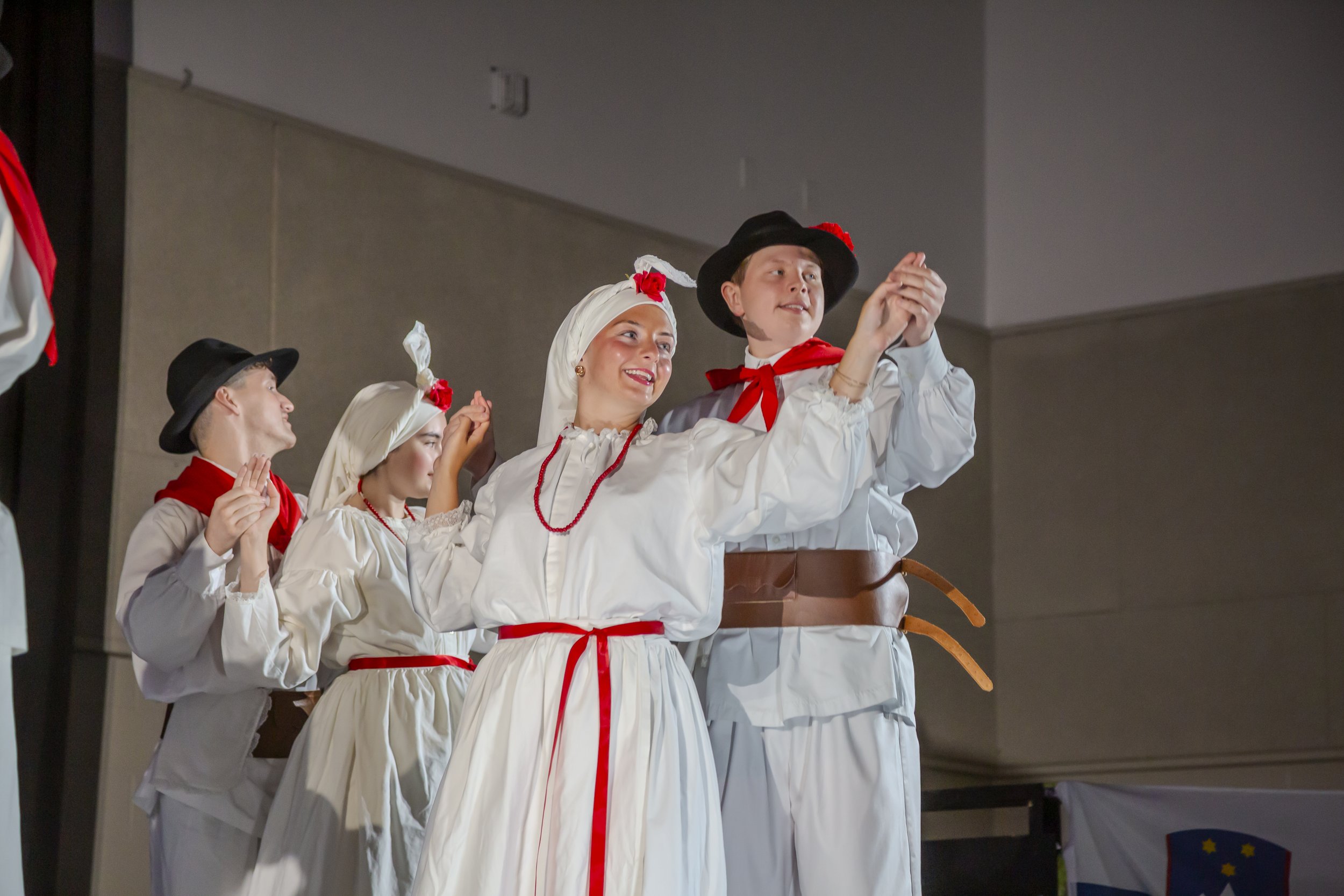 630pm_Show_Part2_ExitSingers_Large_184.JPG