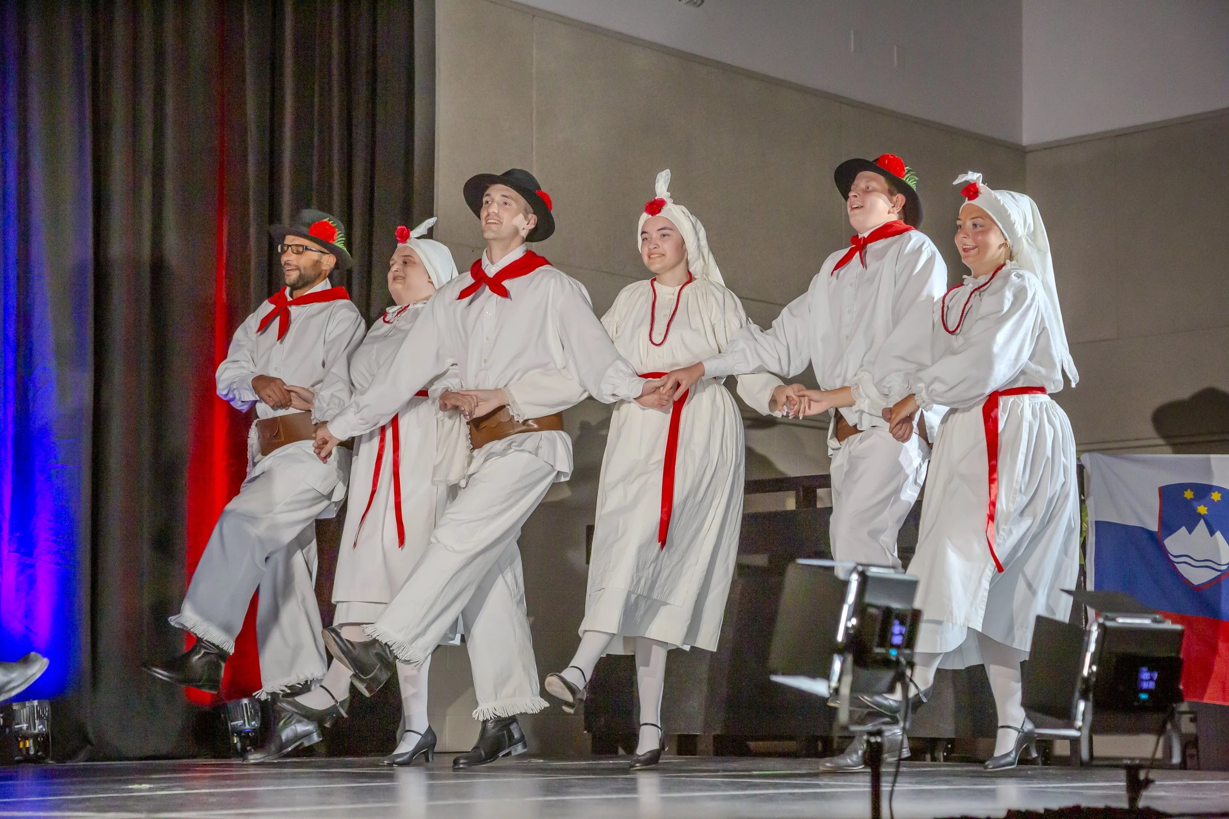 630pm_Show_Part2_ExitSingers_Large_338.JPG