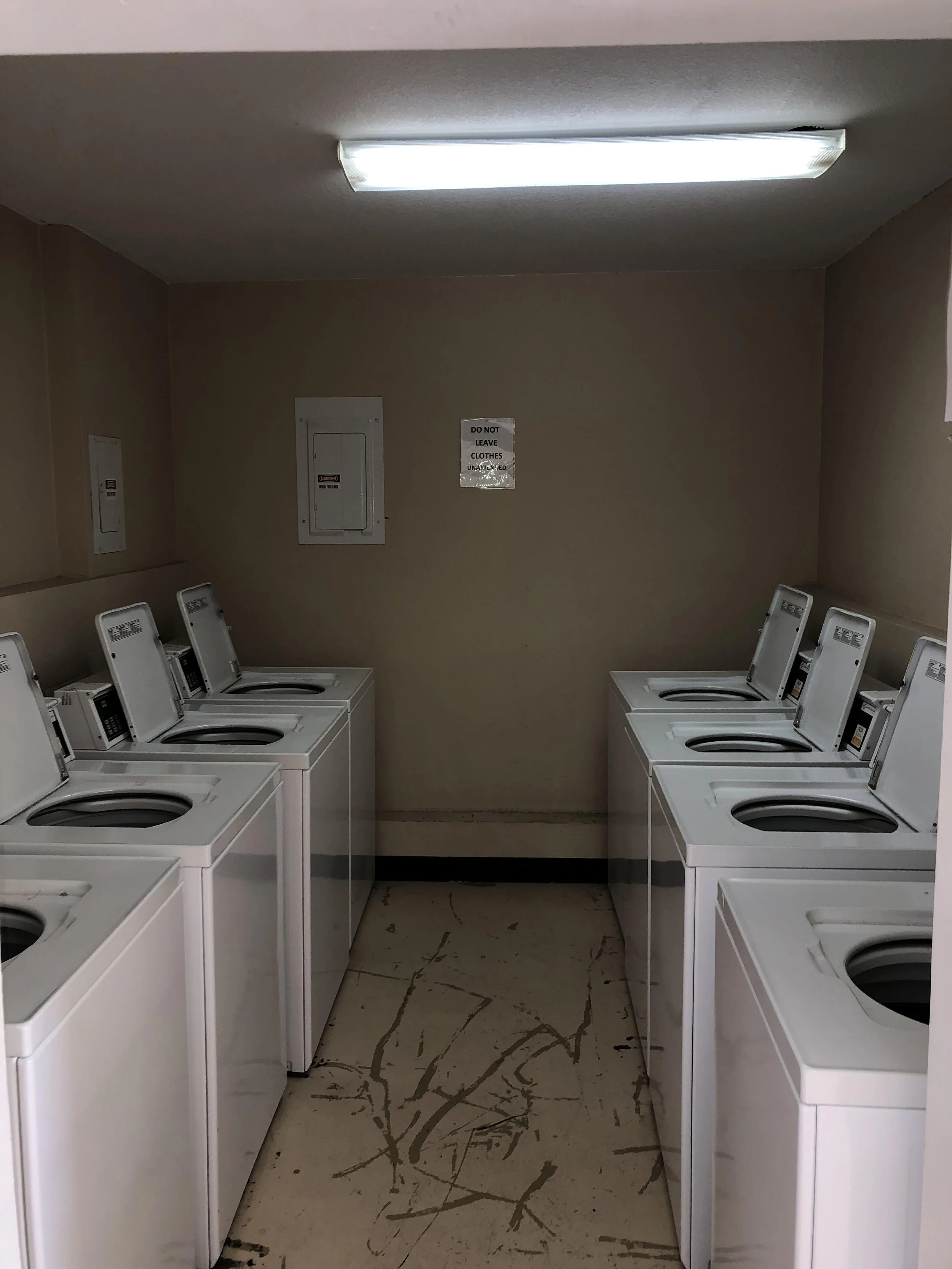 villa laundry2.jpg