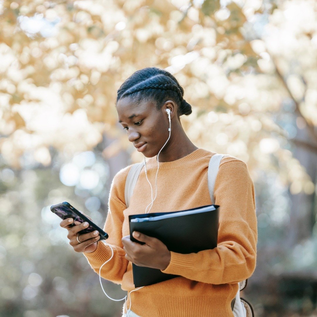 Struggling to find balance with technology in college? 🤔 Our new blog post explores the impact of digital devices on academic success and personal wellness. Discover expert tips for managing screen time and creating a healthier relationship with tec