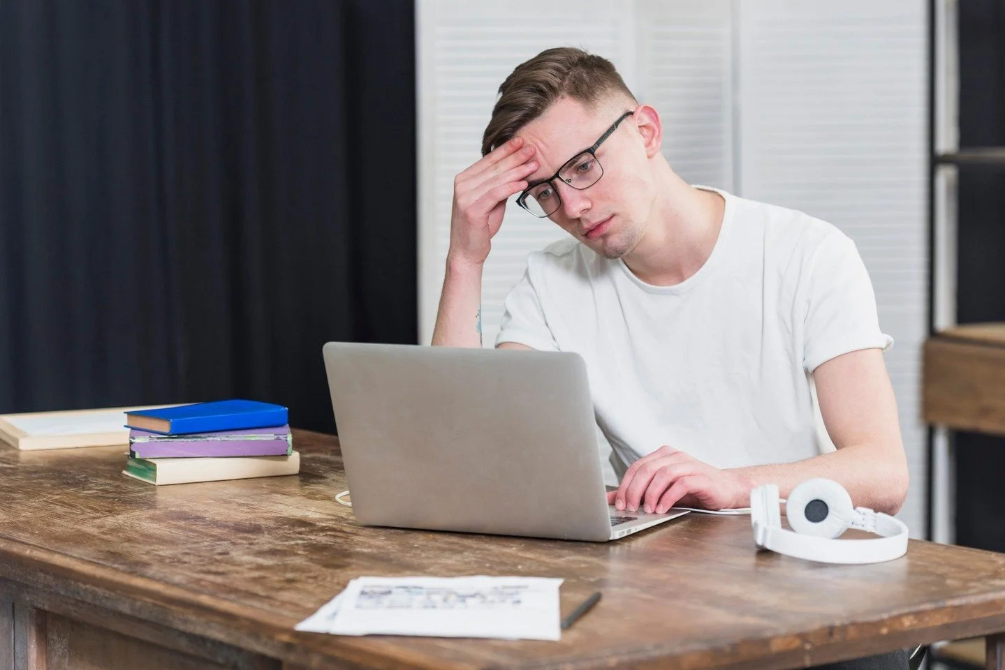 Many students fall into the trap of believing that a packed schedule means they&rsquo;re doing well but, being busy doesn&rsquo;t always mean they&rsquo;re being effective. 

Without clear priorities, it&rsquo;s easy to spend hours color-coding notes
