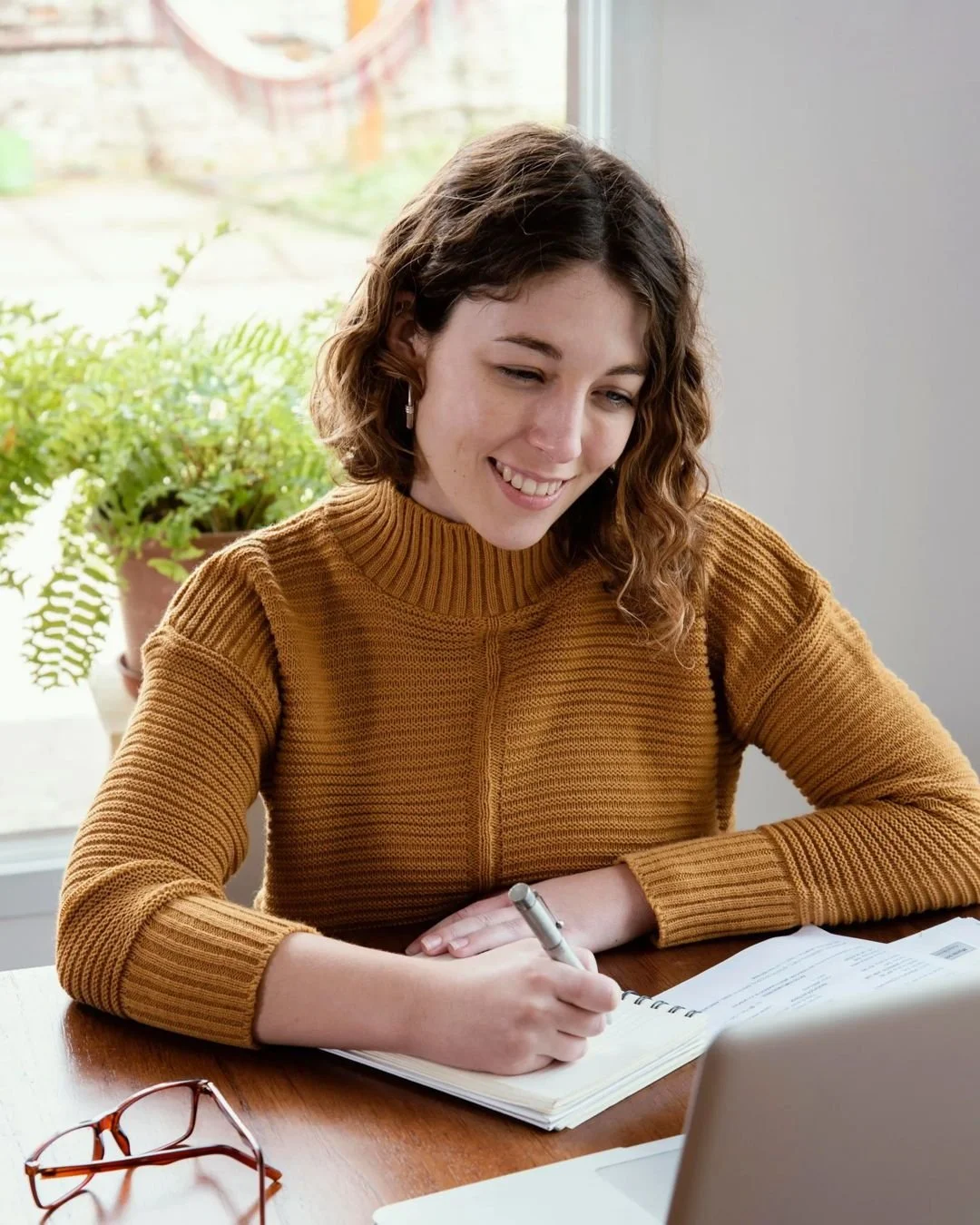 College students are often expected to figure things out quickly, but real independence takes time, practice, and a framework that grows with them.

Coaching provides structure that empowers, not enables. We guide students as they build habits, devel