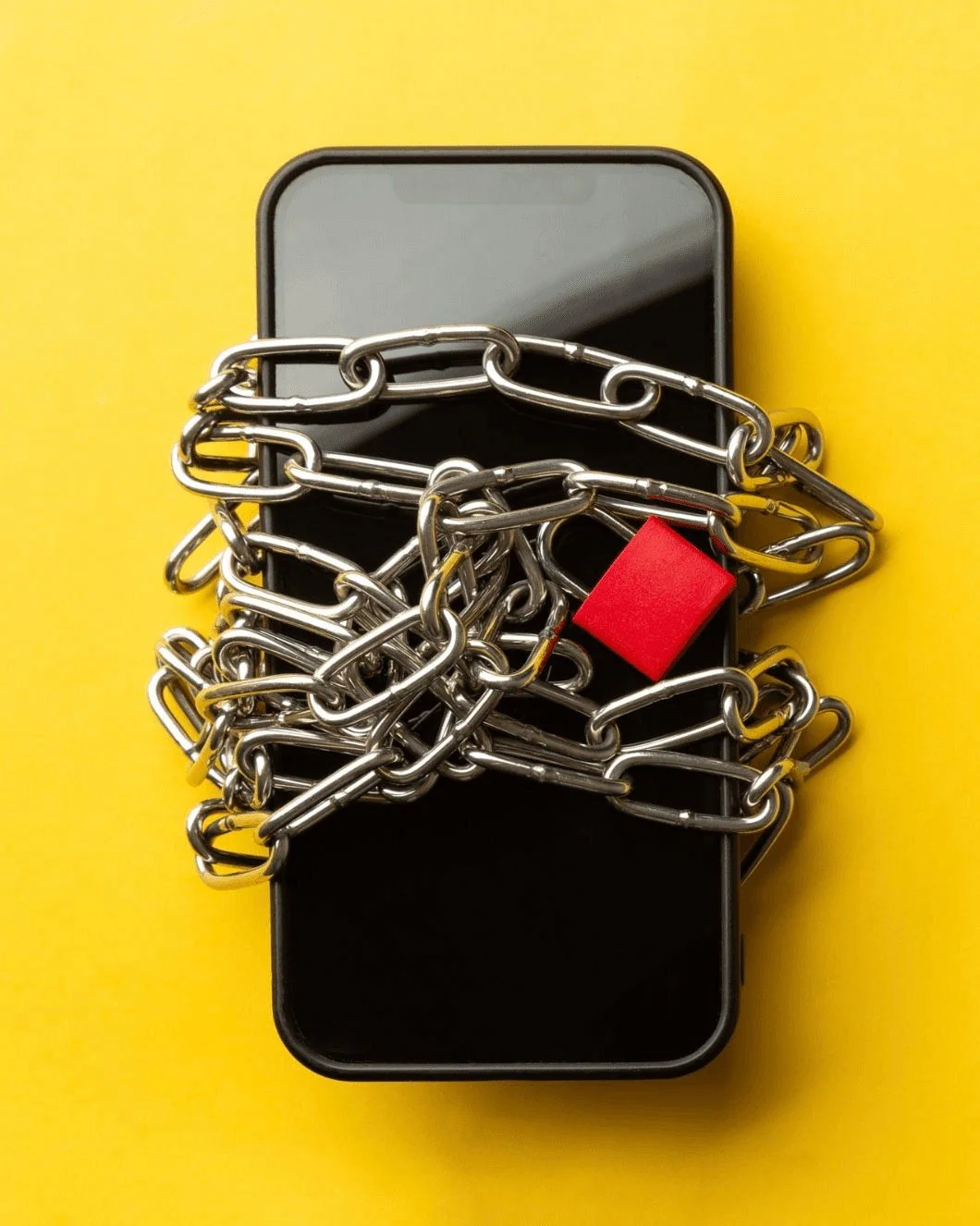 Are digital distractions destroying your student's academic success? Check out our Digital Distraction Detox on the College Success Plan blog this week! Link in bio.