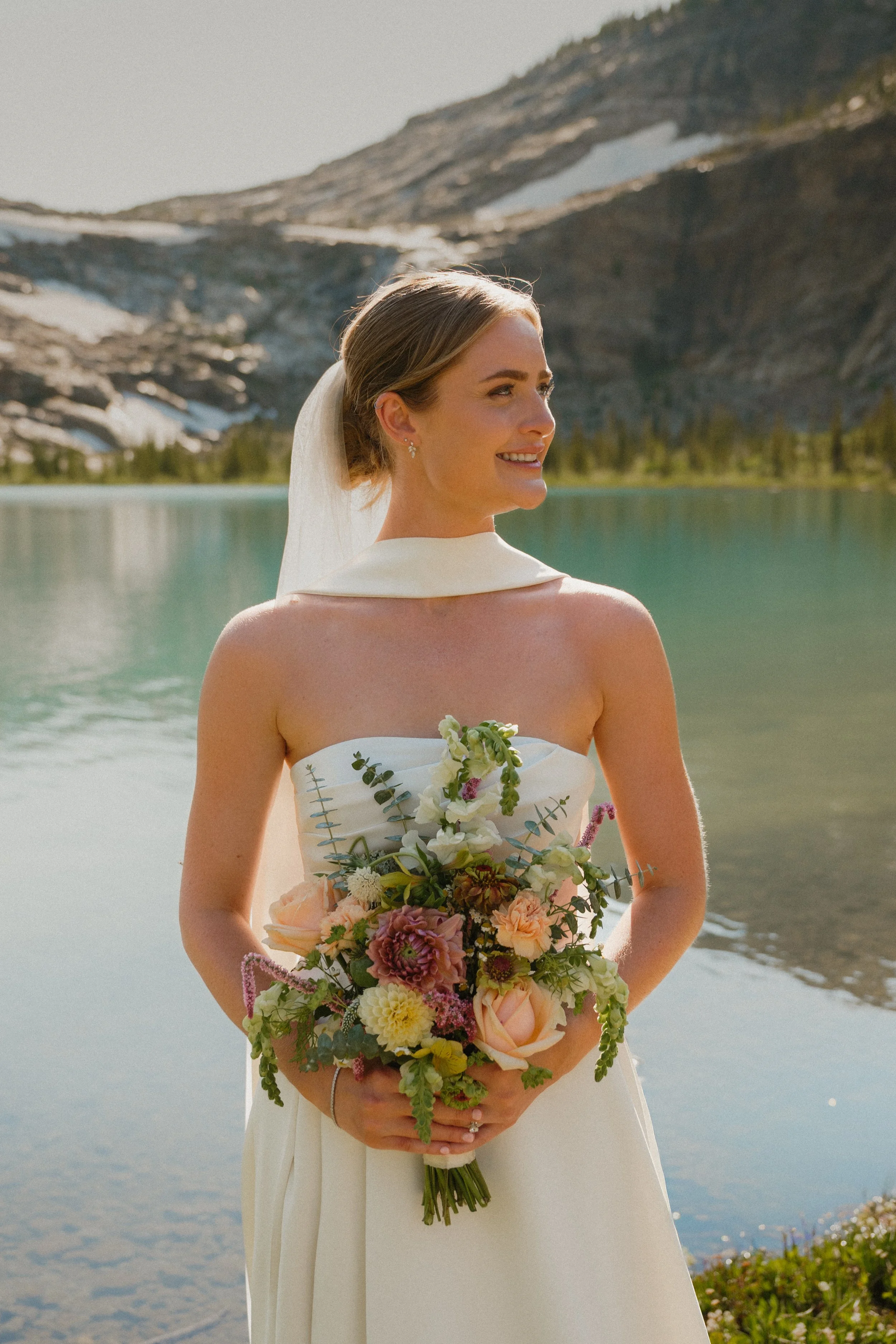 EARTH IN BLOOM PHOTOGRAPHY - REVELSTOKE HELICOPTER ELOPEMENT