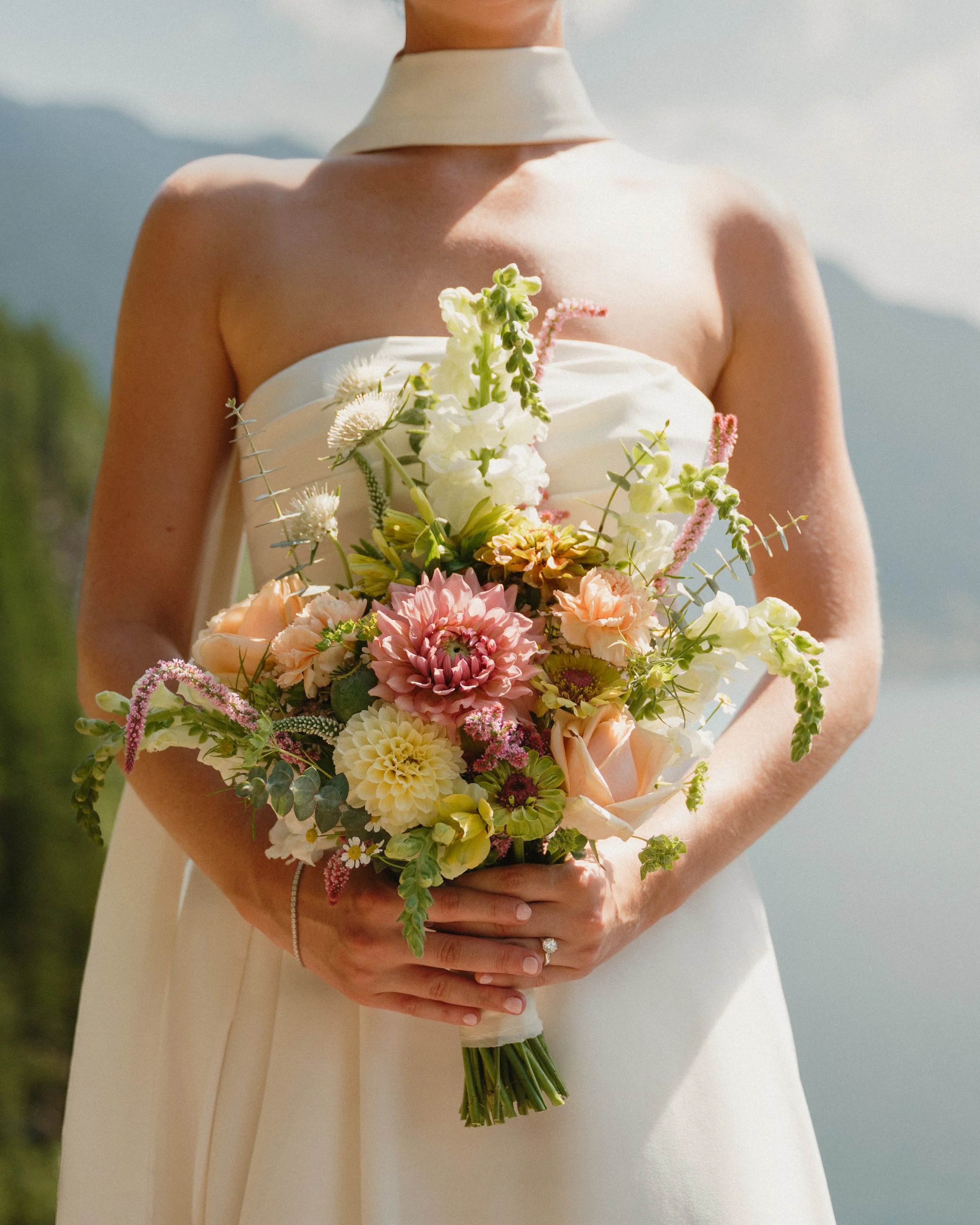 EARTH IN BLOOM PHOTOGRAPHY - REVELSTOKE HELICOPTER ELOPEMENT