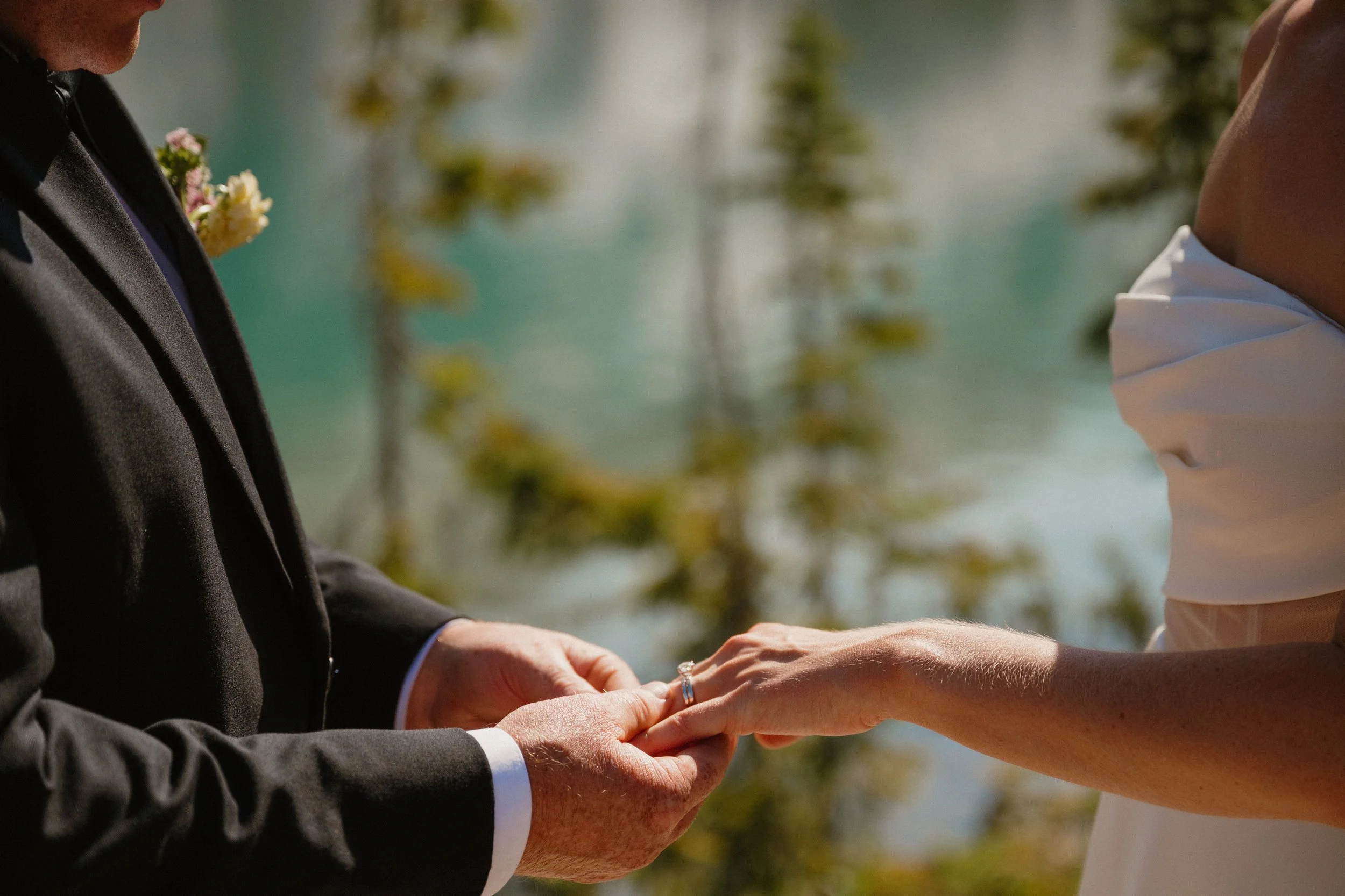Jessie + Cade - Revelstoke Helicopter Elopement-60.jpg