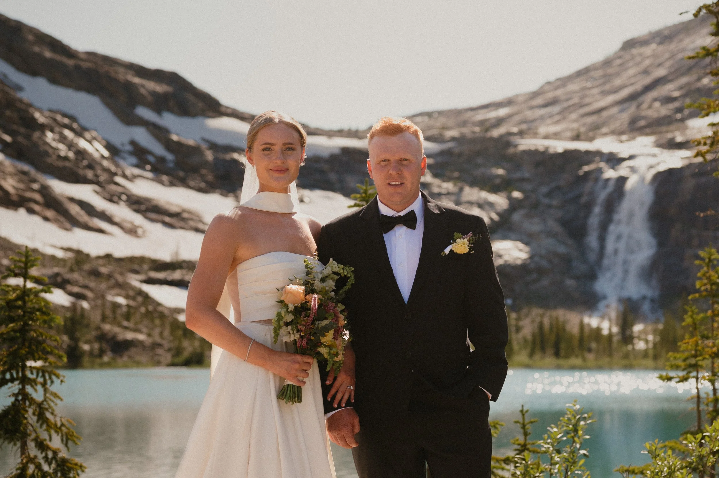 EARTH IN BLOOM PHOTOGRAPHY - REVELSTOKE HELICOPTER ELOPEMENT
