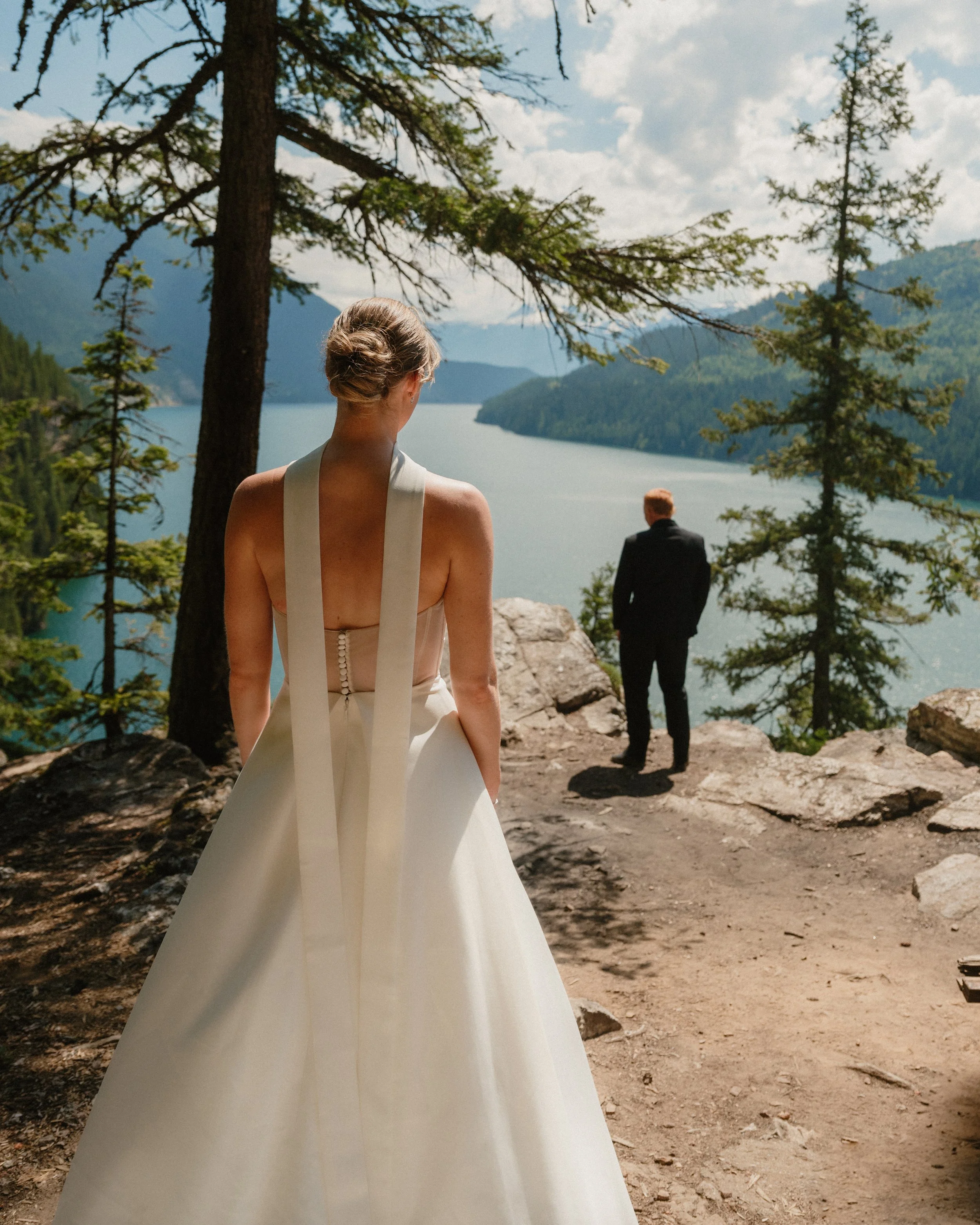 EARTH IN BLOOM PHOTOGRAPHY - REVELSTOKE HELICOPTER ELOPEMENT