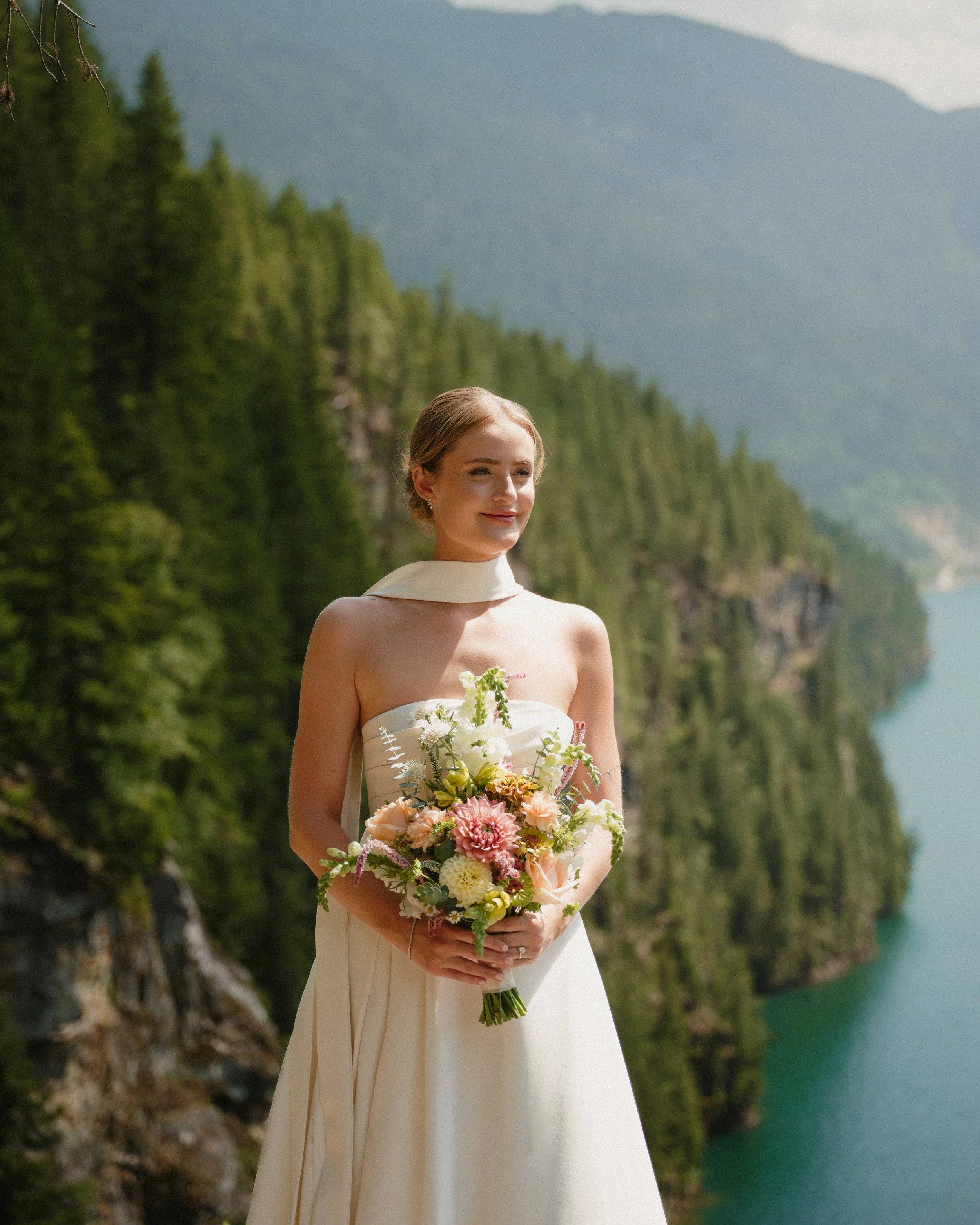 EARTH IN BLOOM PHOTOGRAPHY - REVELSTOKE HELICOPTER ELOPEMENT