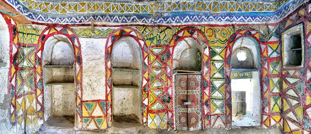 Painted Room, Al-Nizr, Izki
A dazzlingly painted room in the village of Al-Nizr in the Wiliyat of Izki, Ad-Dakhiliyah Governorate.
