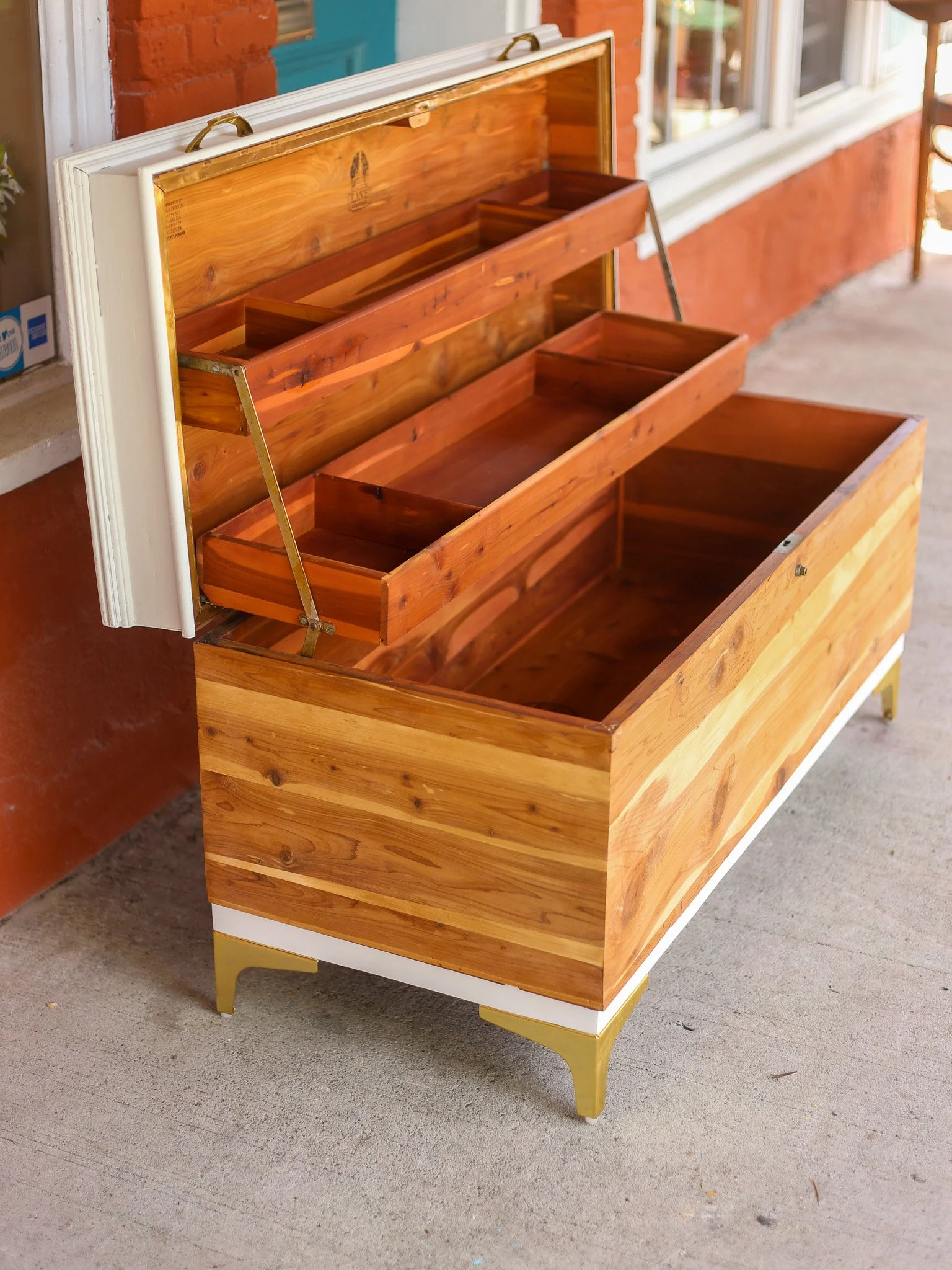 Vintage Refinished Lane Cedar Chest — RUINOUS REVIVED