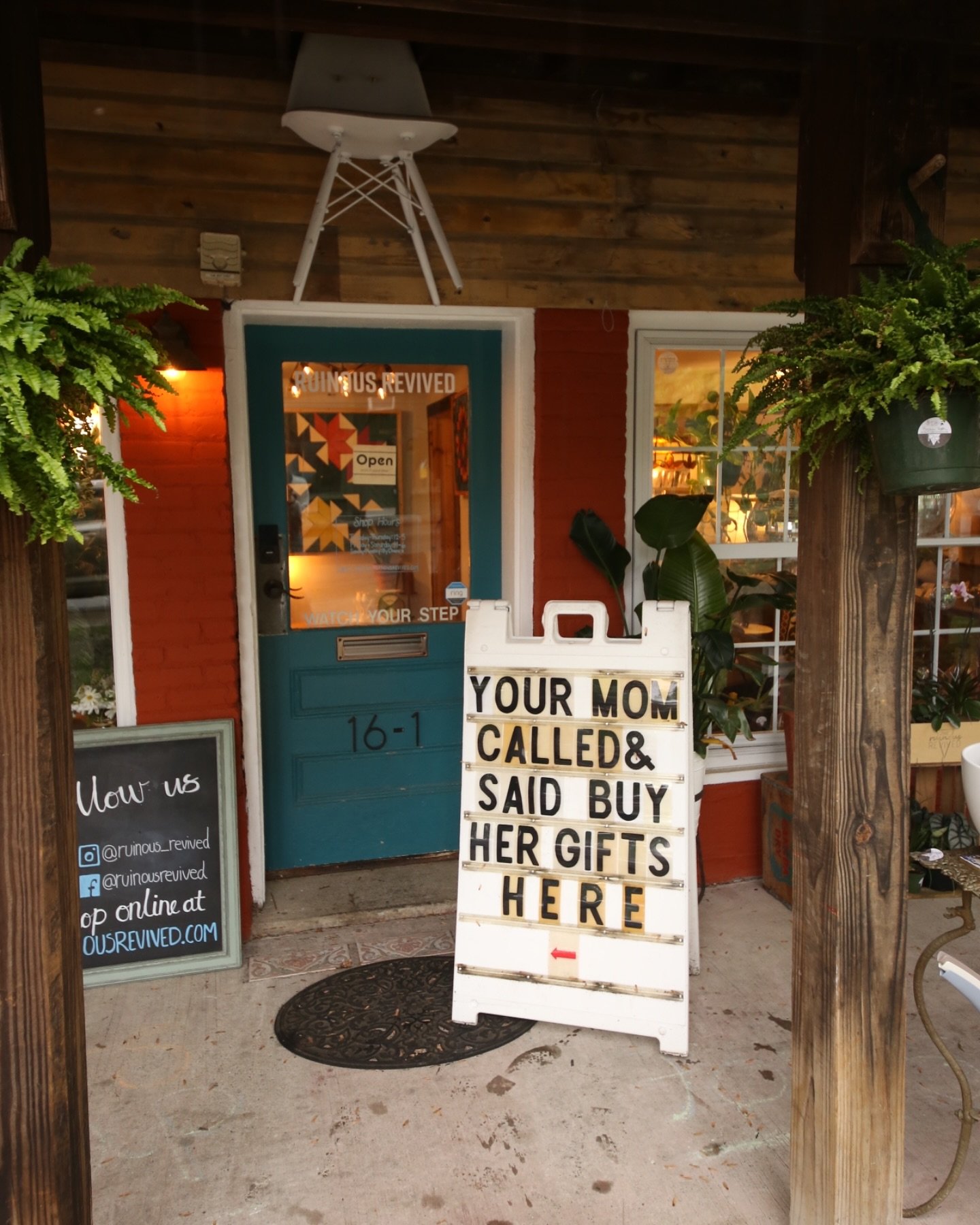 Ring ring it's your mom calling!
Get here a plant or little vintage treasure and it for SURE won't disappoint 🪩
.
#mothersday #shoplocalny #plantshopping #vintagegifts