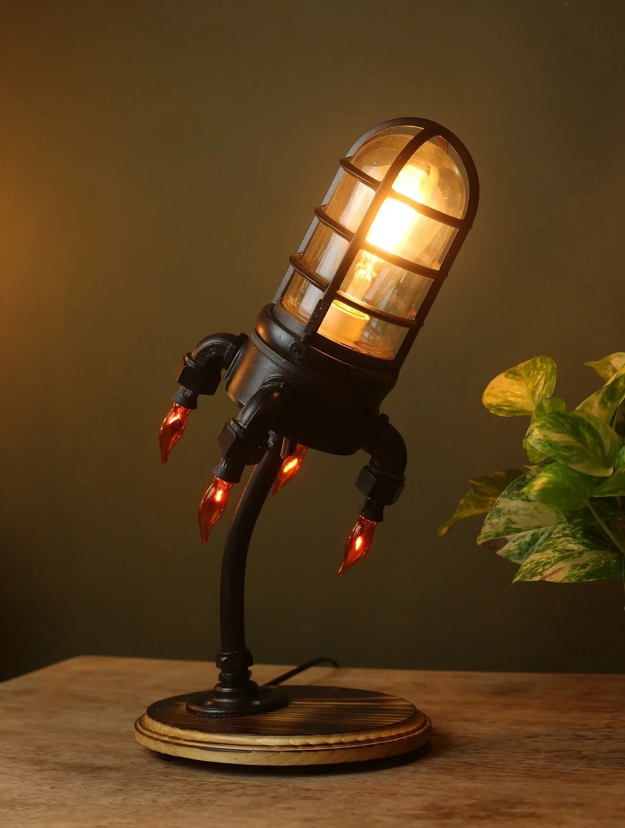 Cold season is upon us and what better way to cozy up your home with a little extra really cool old stuff 🛋️
Check out the latest new additions to the shop online now! Even more coming this week
.
#repurpose #vintagedecor #homeinspo