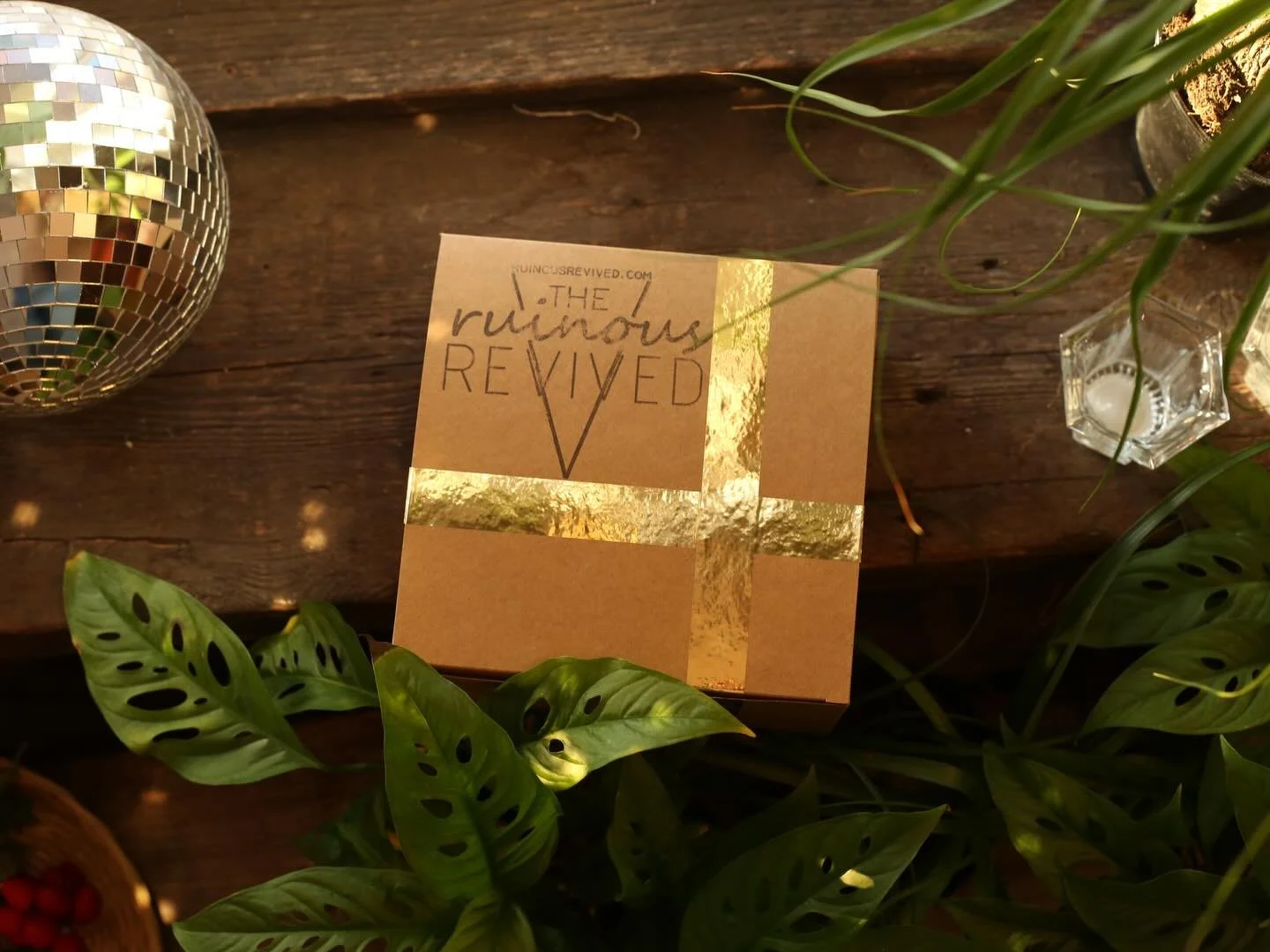 We are down to the wire but, the shop is open everyday through Christmas Eve!
This week's hours :
Sunday: 11 to 2
Monday : 1 to 5
Tuesday 12 to 5
Christmas Eve: 10 to 2 
#secondhandgifts #vintageshop #hudsonvalleyny