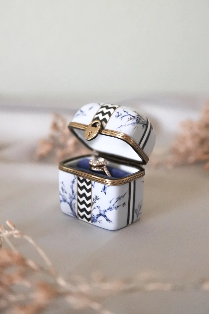24#022_Ring box royal blue & Geometric_F_V Large.jpeg