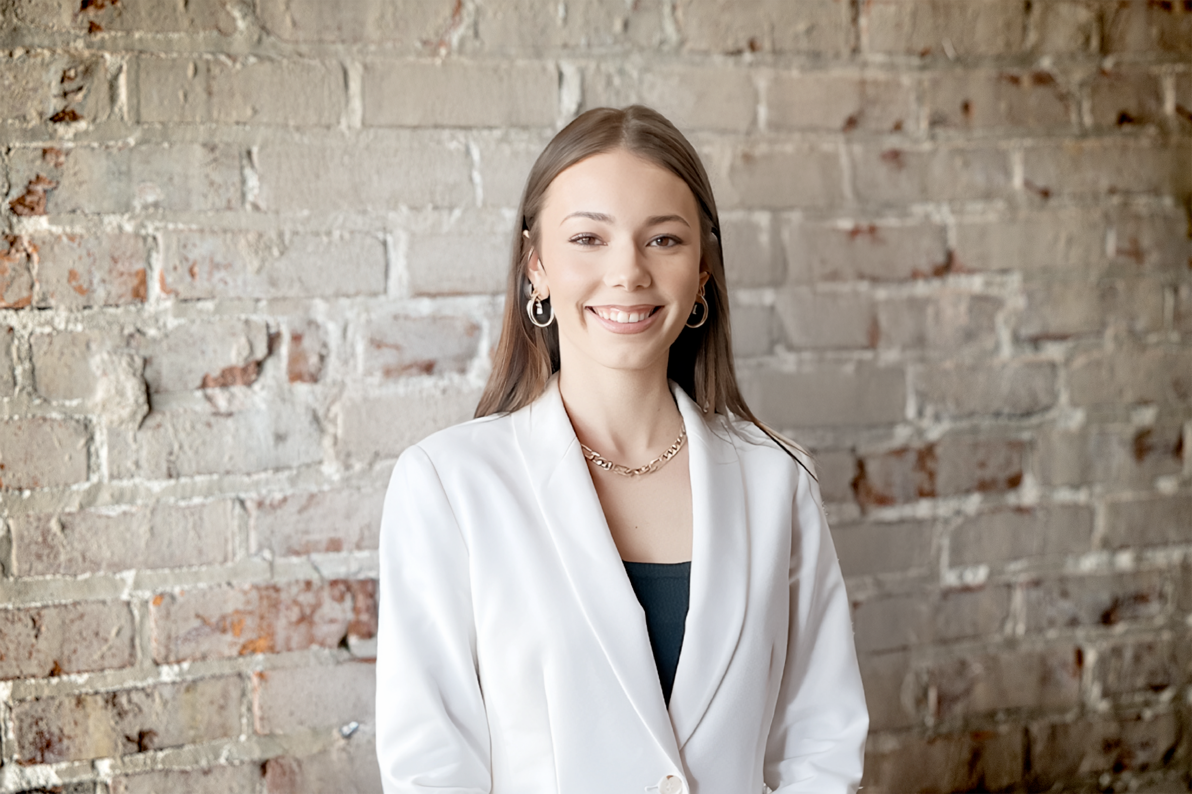 Rylie Crenshaw headshot with The Alms Group Real Estate