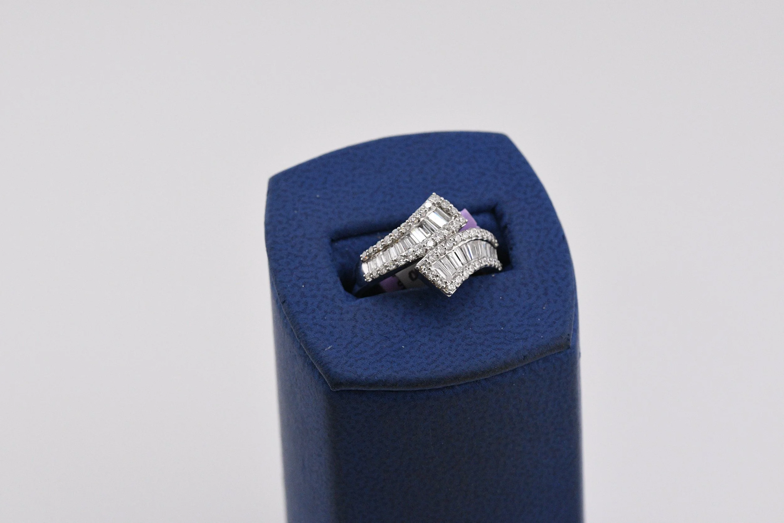 Baget Bypass Natural Diamond Ring