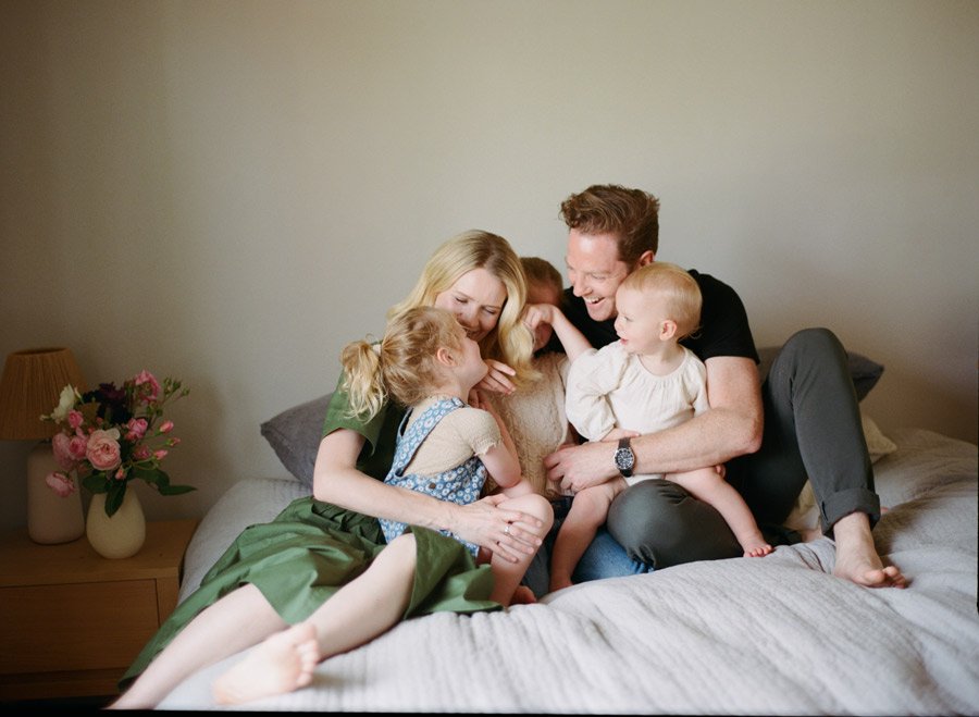 Candid family photos at home in Ivanhoe Oct23 by Sarah Black Photography_08.jpg