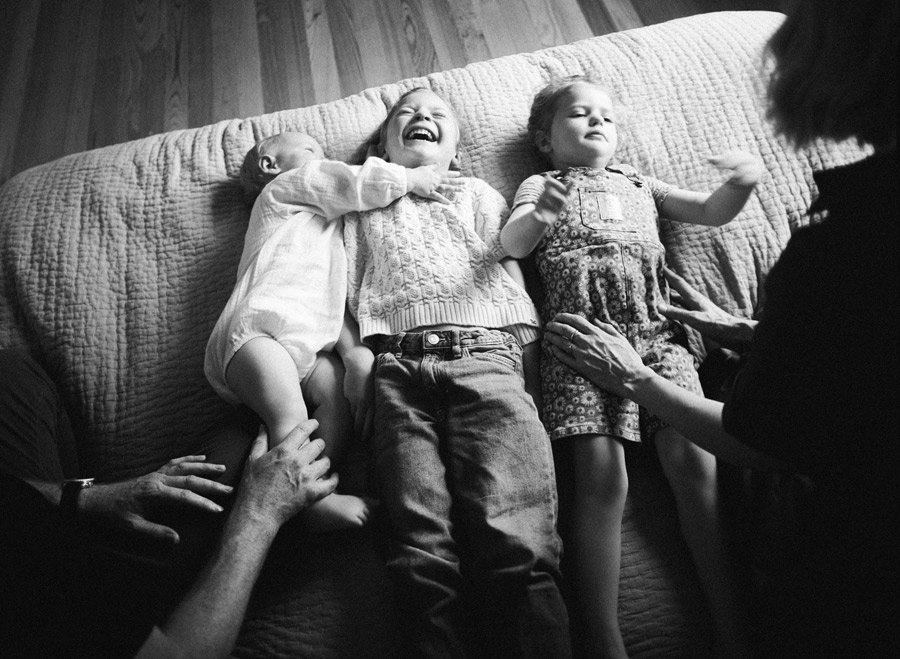 Candid family photos at home in Ivanhoe Oct23 by Sarah Black Photography_09.jpg
