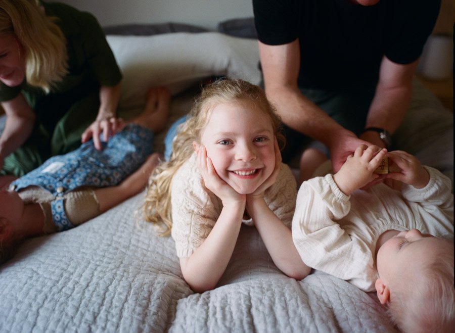 Candid family photos at home in Ivanhoe Oct23 by Sarah Black Photography_10.jpg
