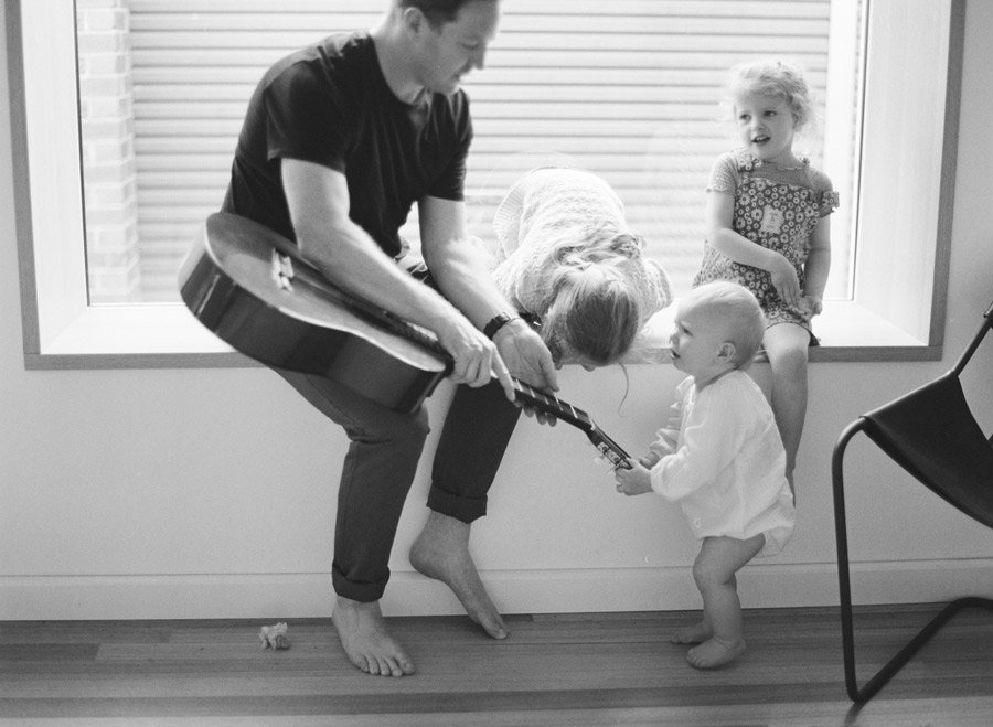 Candid family photos at home in Ivanhoe Oct23 by Sarah Black Photography_29.jpg