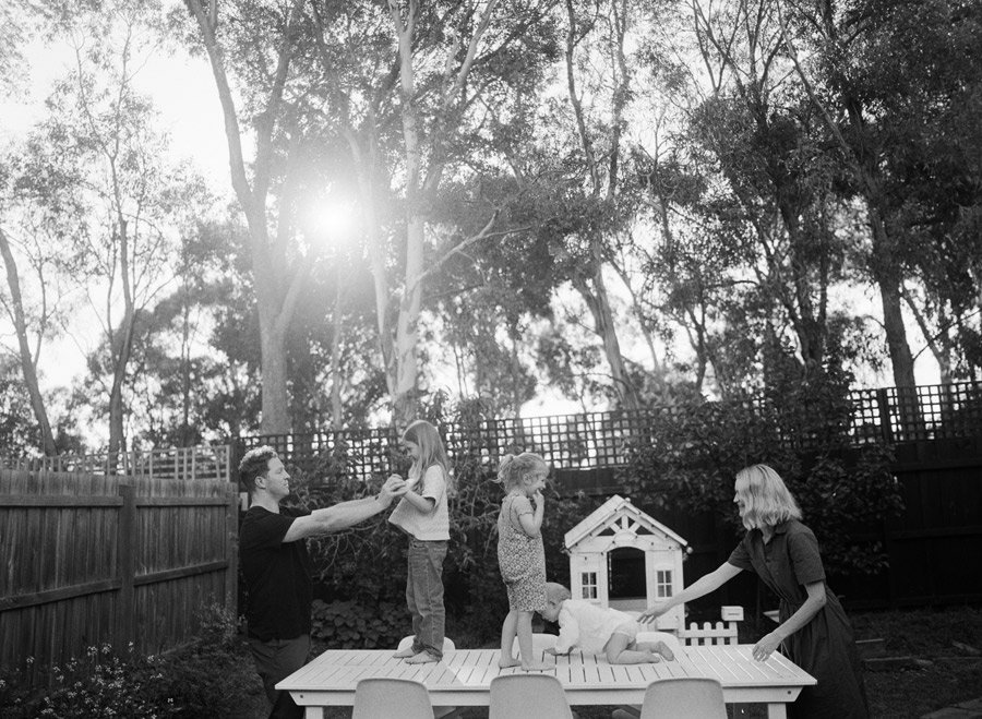 Candid family photos at home in Ivanhoe Oct23 by Sarah Black Photography_42.jpg