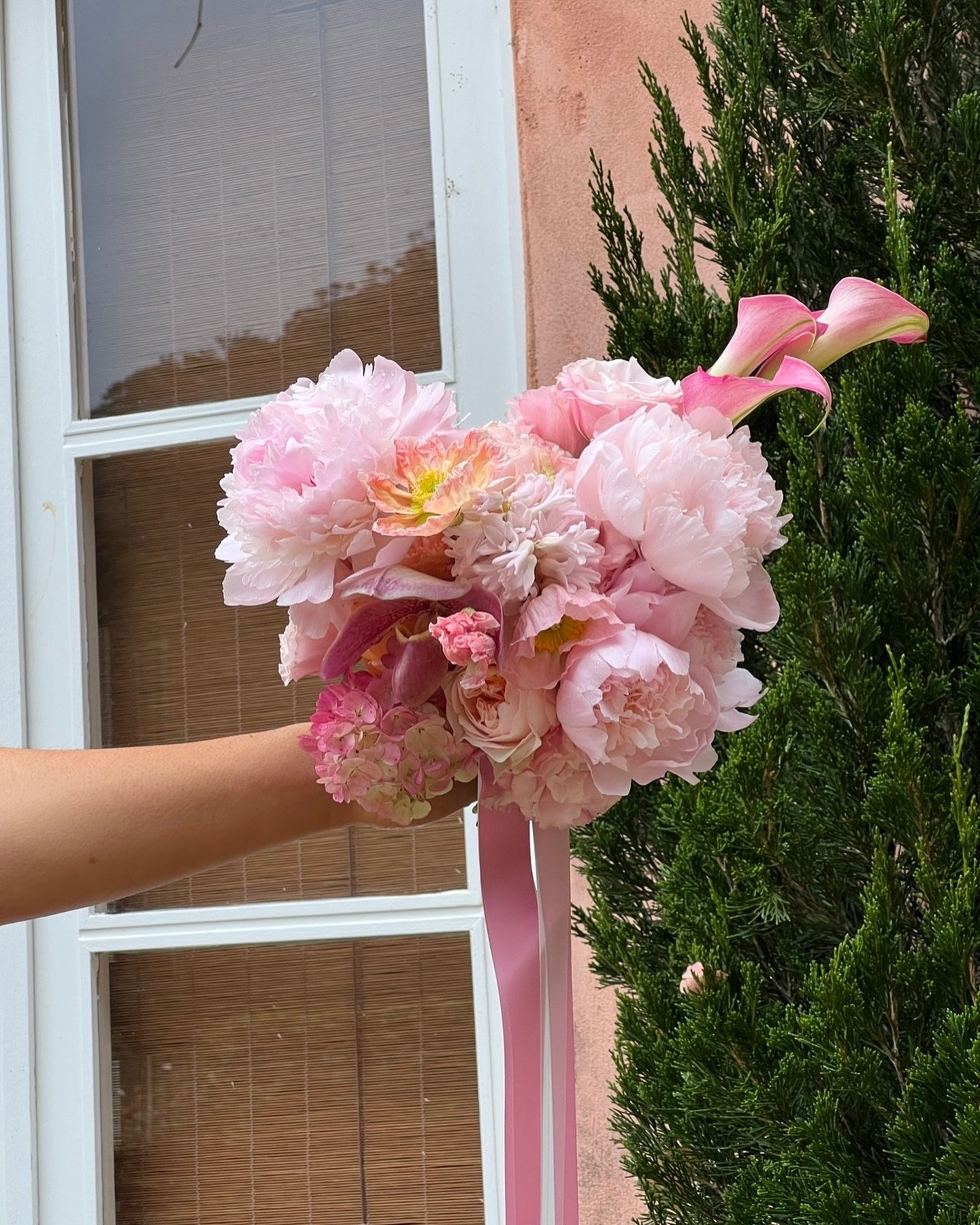 Bouquet inspo 🌸

Which bouquet are you? 👇

I would have to say for me I&rsquo;d be the first one for sure 

If you can&rsquo;t tell already we love pink and luxy bouquet all our bouquet are made with extra love 💕 

🫶Lauren