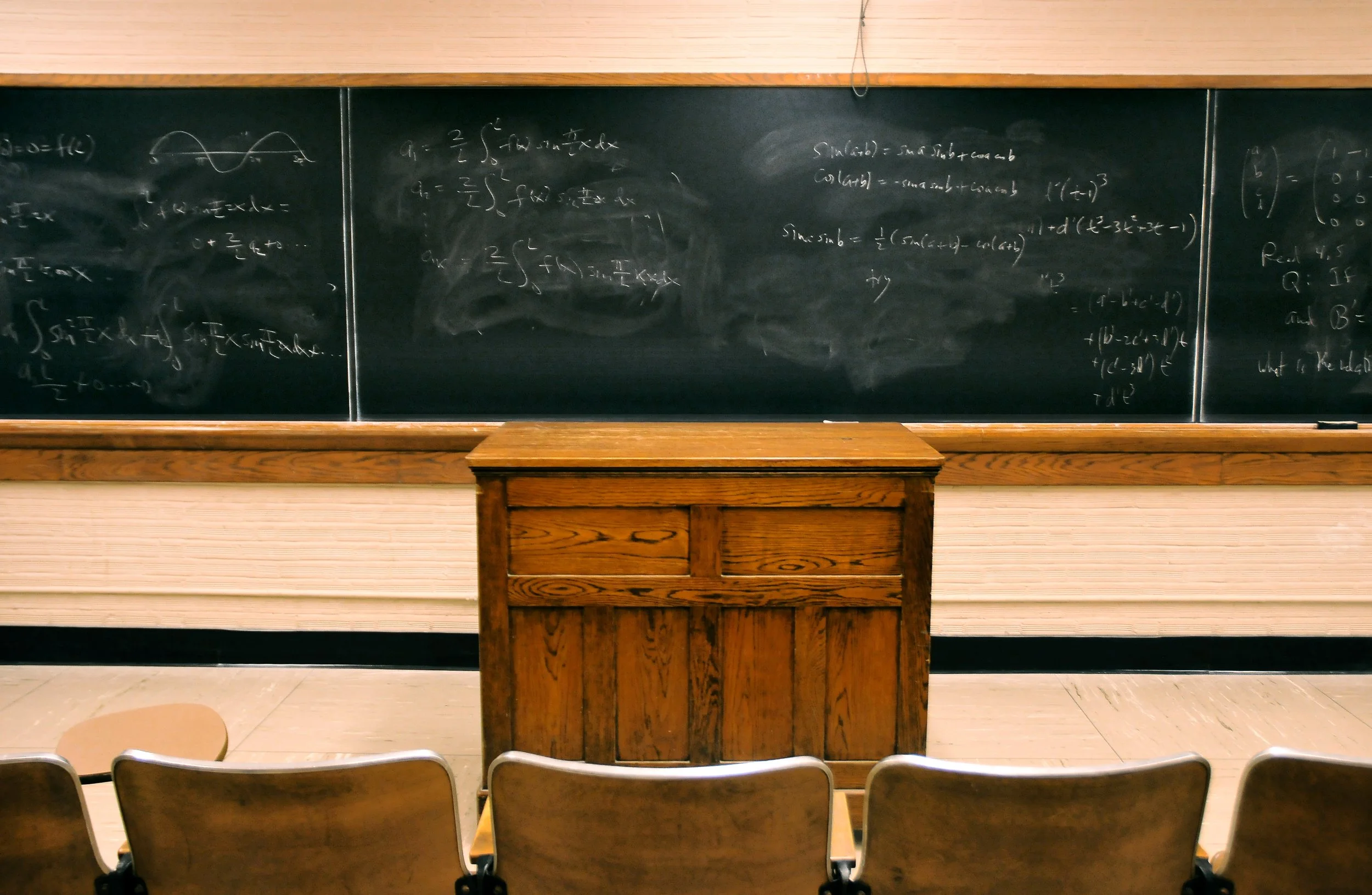 Classroom_blackboard_at_Cornell_University,_Ithaca,_NY_25.jpeg