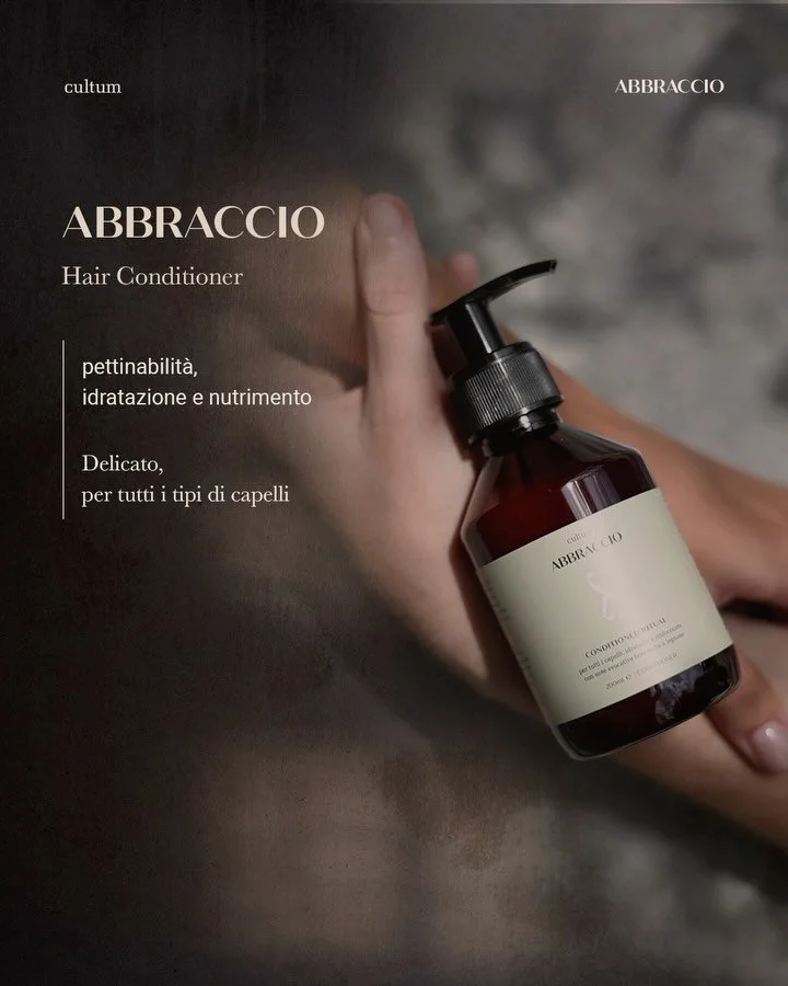 Conditioner Ritual Abbraccio, ideale per tutti i capelli, anche per uso quotidiano. Arricchito con acido ialuronico per idratazione e fieno greco per rinforzare, dona morbidezza, lucentezza e corpo anche ai capelli sottili. 

Le sue note botaniche e 