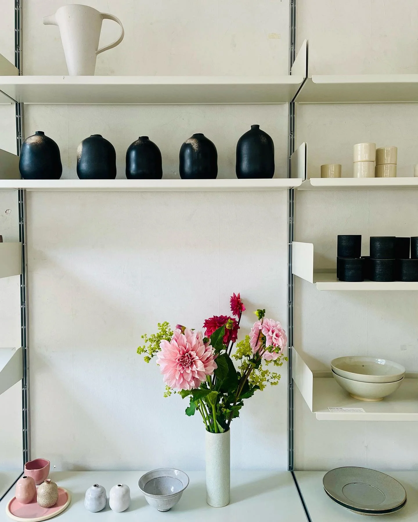 Happy Sunday 🌸

#offtime #is #important #too #keramik #flowers #vase