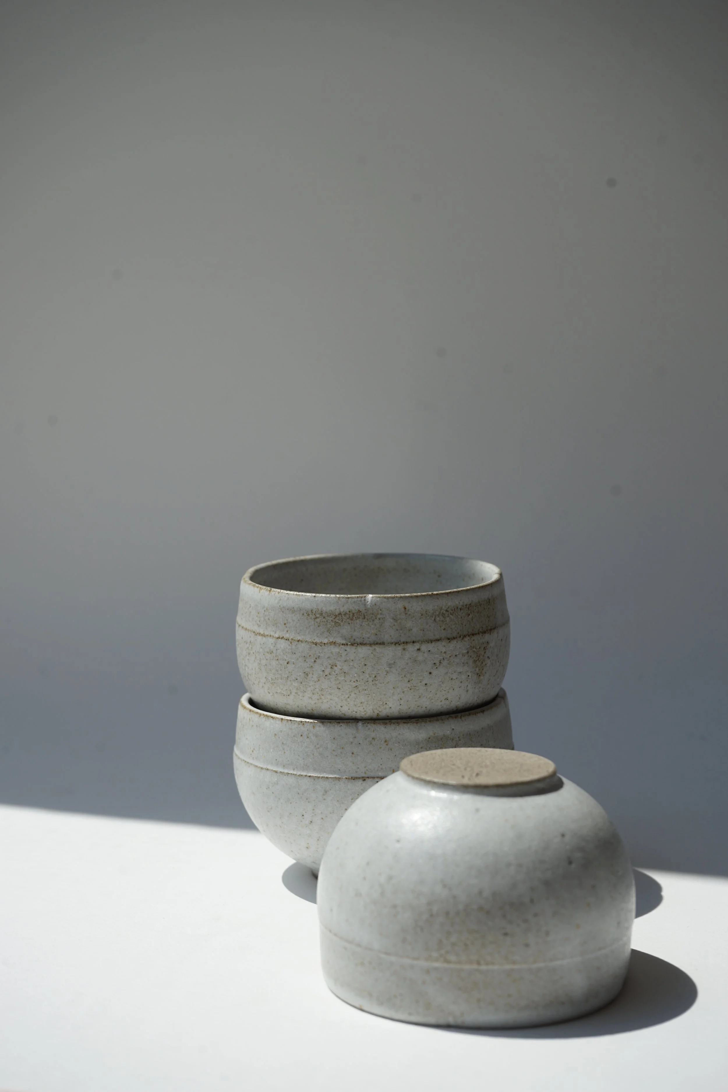 Jasna_Strukelj_Gmuer_Tasse_Formed_Weiss2.JPG