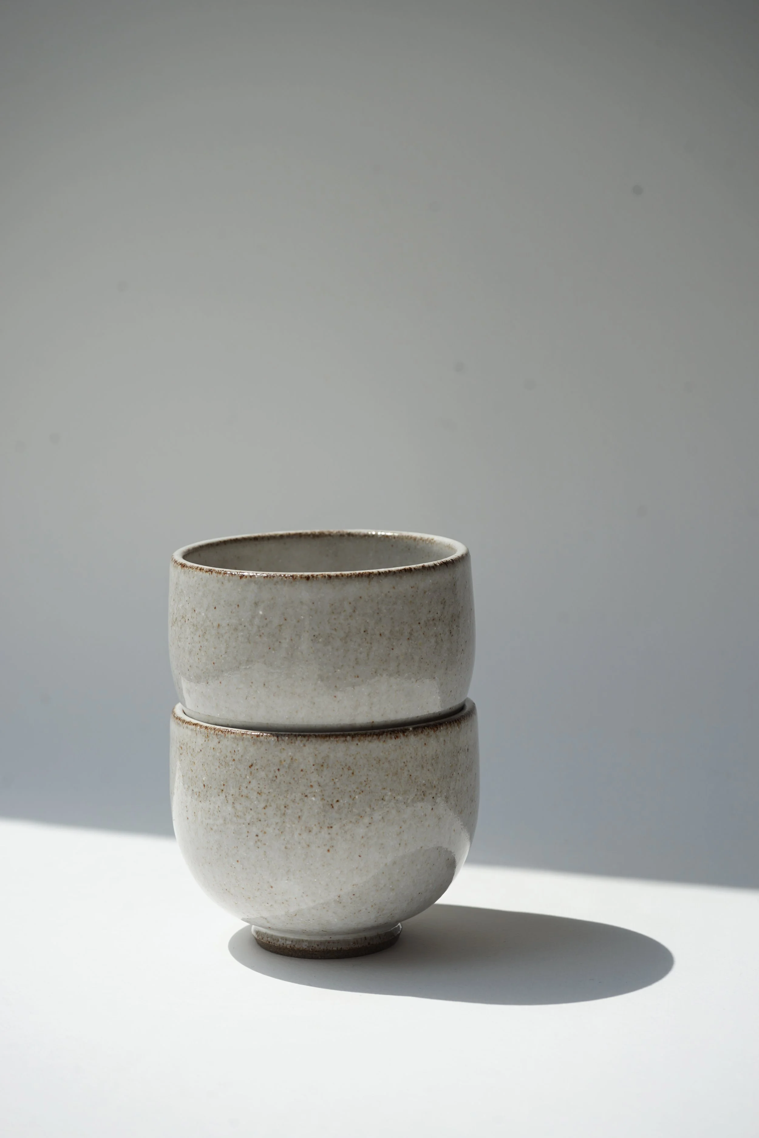 Jasna_Strukelj_Gmuer_Tasse_Weiss_Glanz_0.JPG