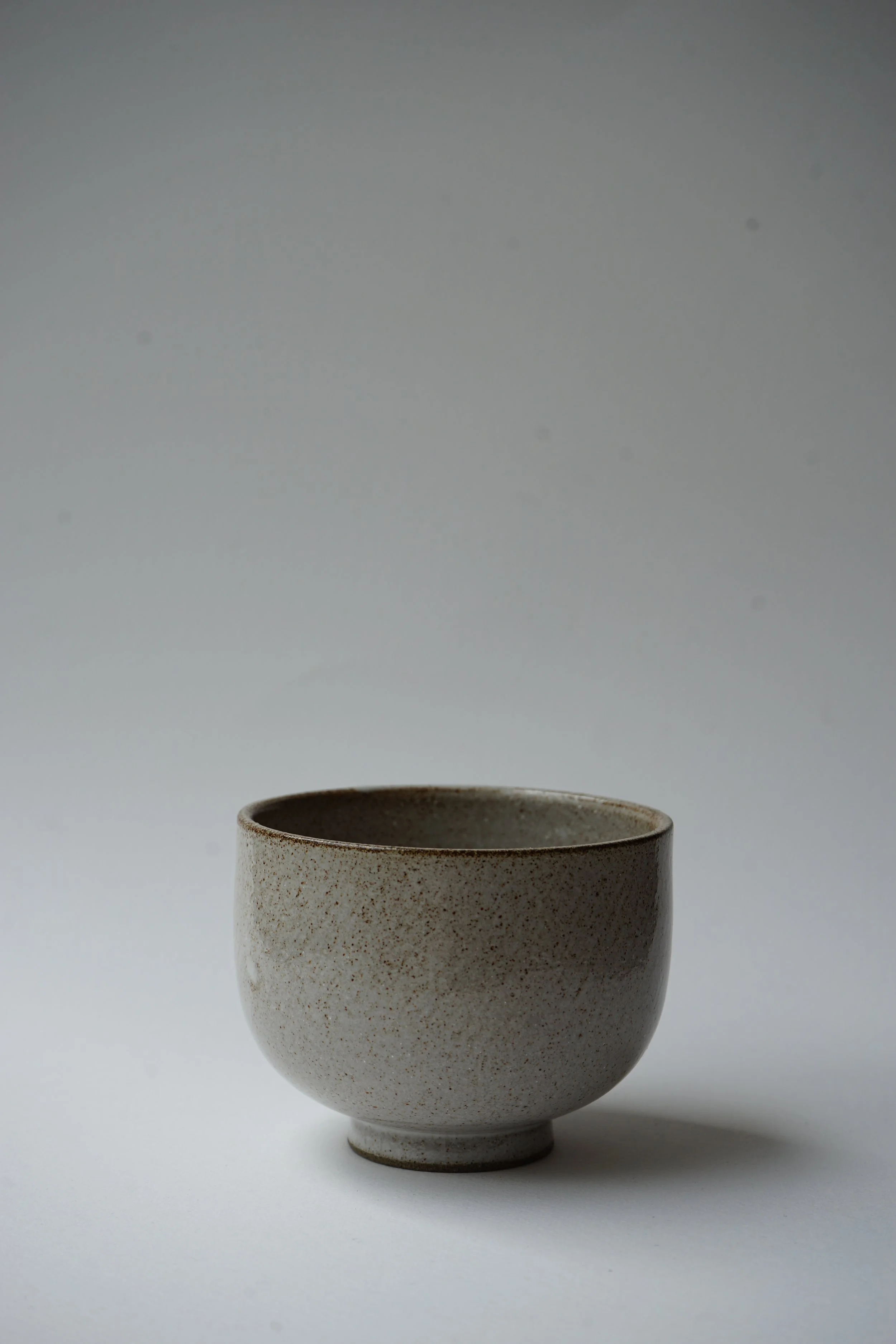 Jasna_Strukelj_Gmuer_Tasse_Grau.JPG