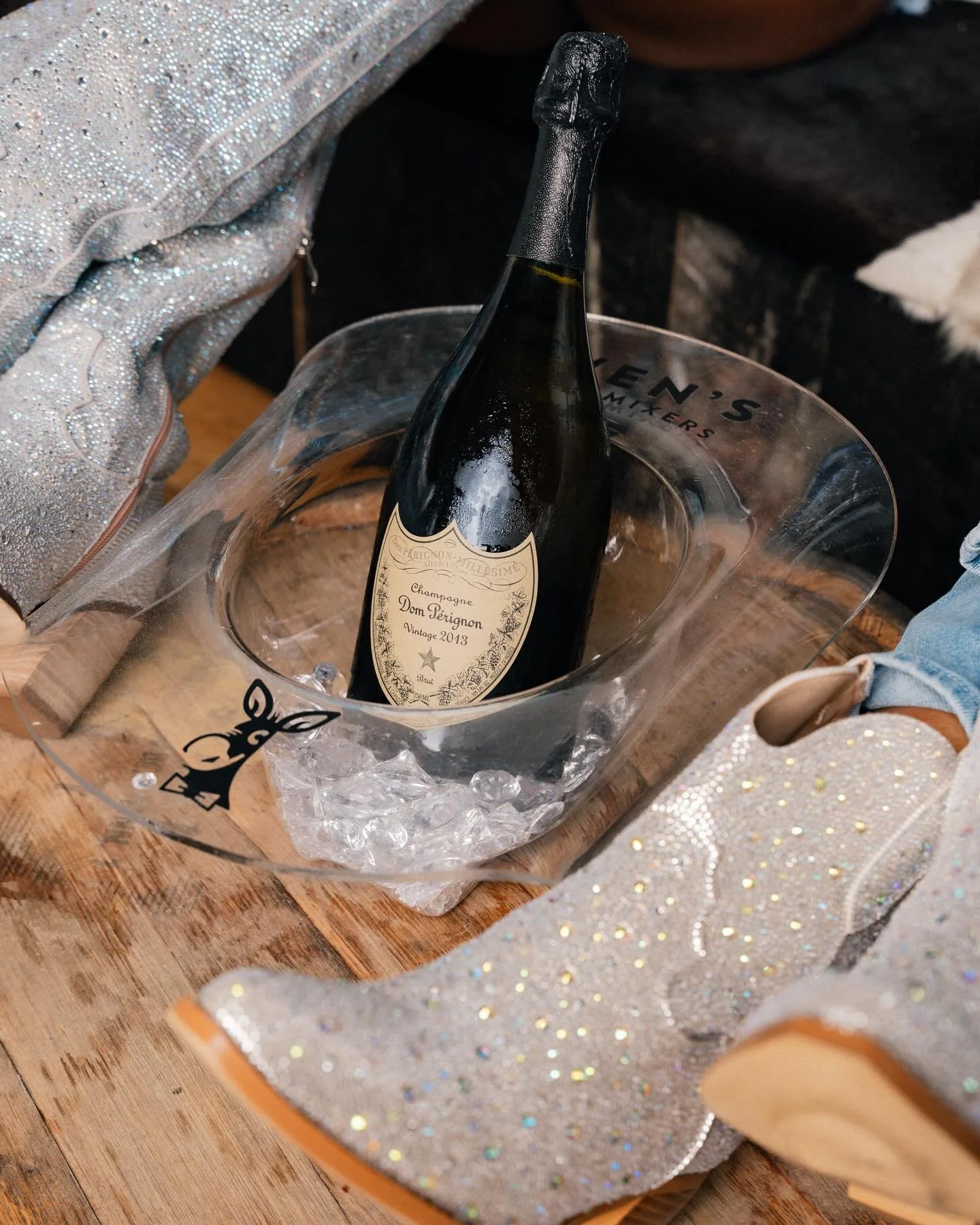 Y&rsquo;all ready for CMA&rsquo;s NYE 🤠🍾✨🎸

Doors open at 9p + live music with @mattwhataguy