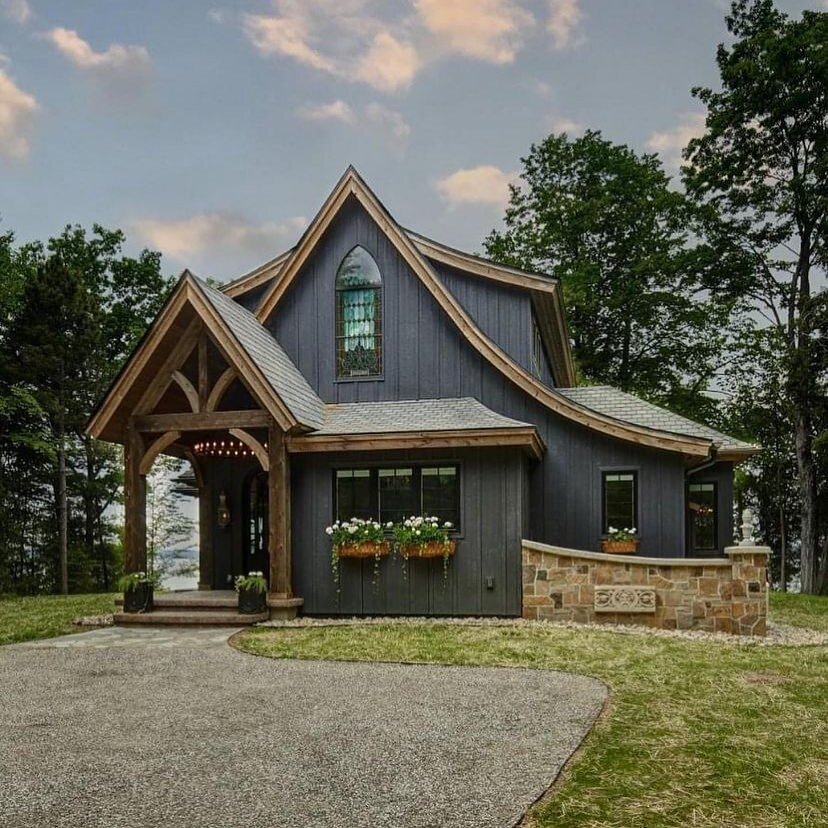 Swooning over this moody lake house in Middle Tennessee! We love the curve of the roof- what about you?